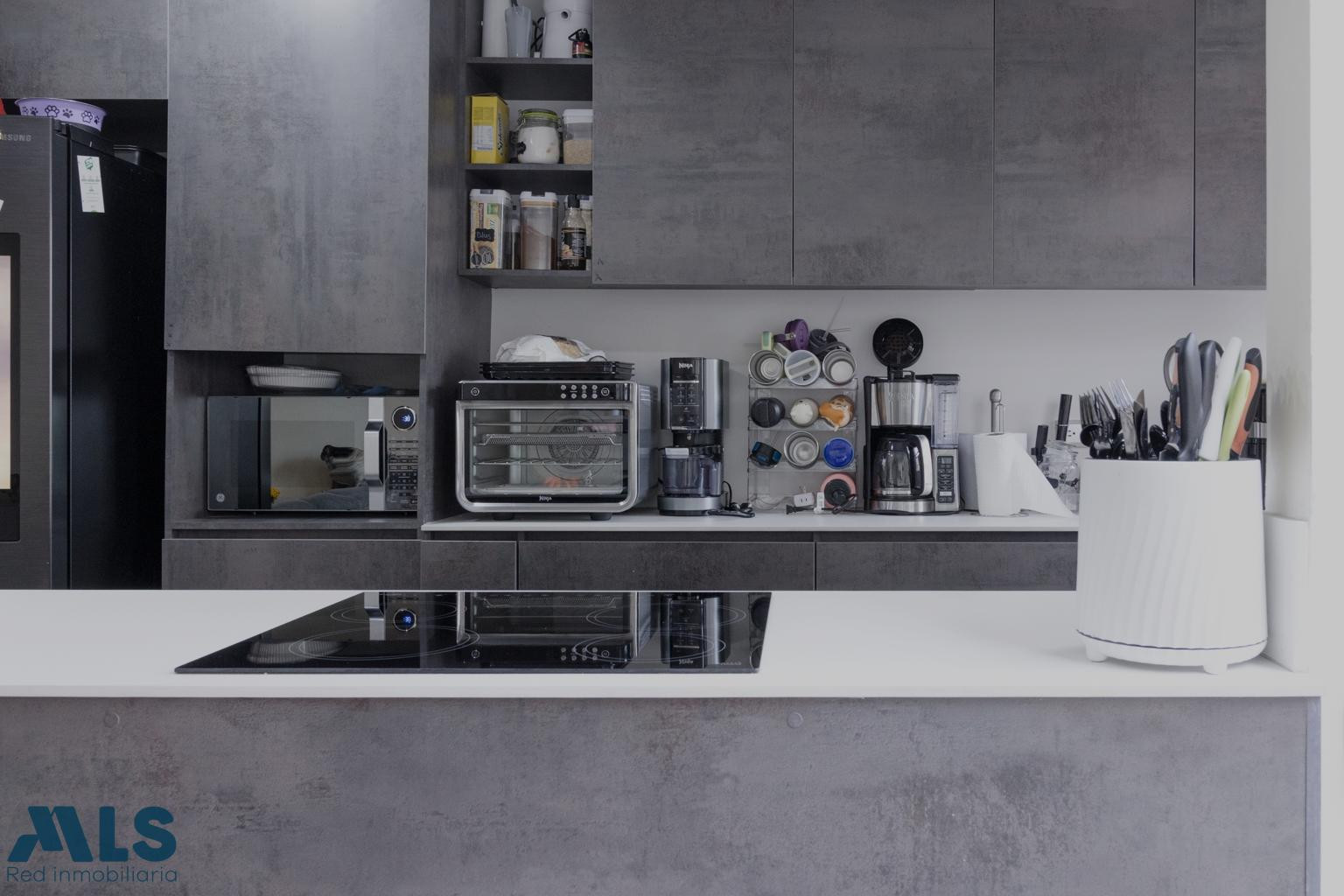 Ecxeelnte ubicación, parte baja. envigado - zuniga