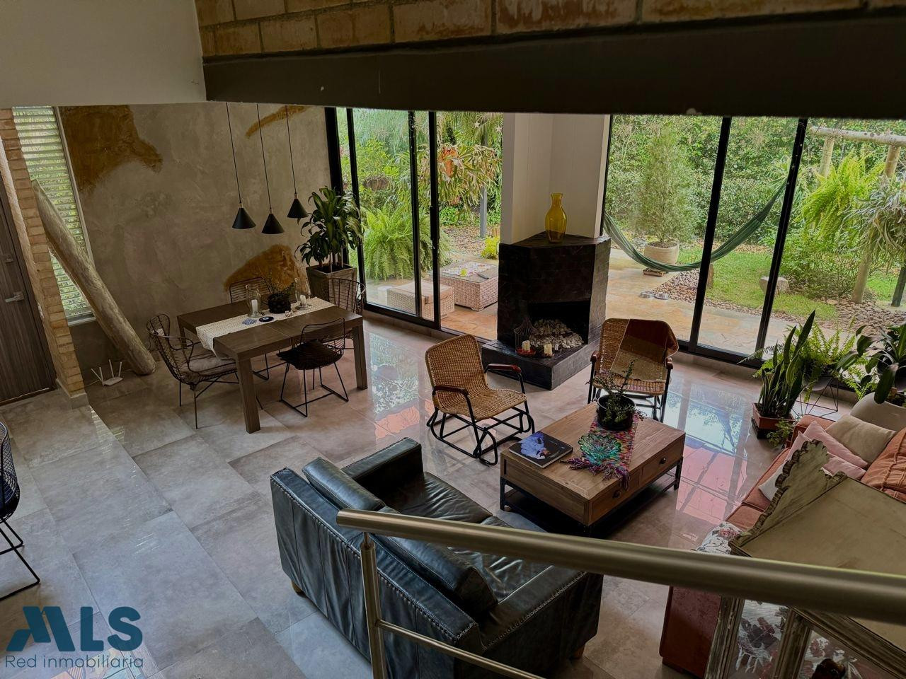 ACOGEDORA CASA DOS NIVELES EXCELENTE ESTADO medellin - el tesoro