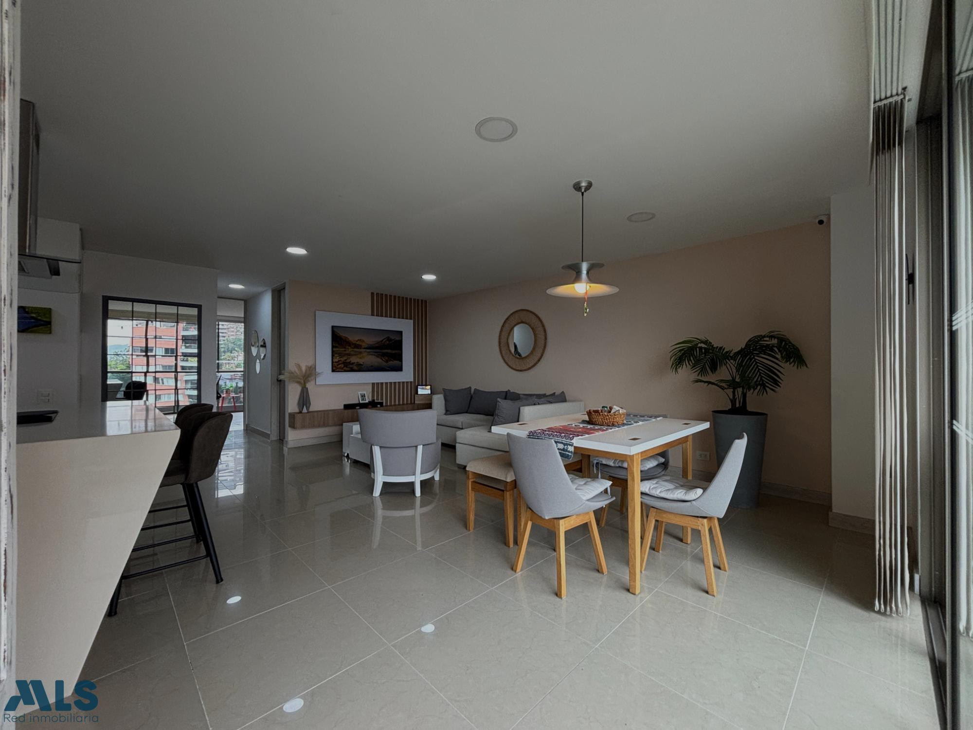 APARTAMENTO CON UNA VISTA Y UBICACION INIGUALABLES medellin - loma cola del zorro