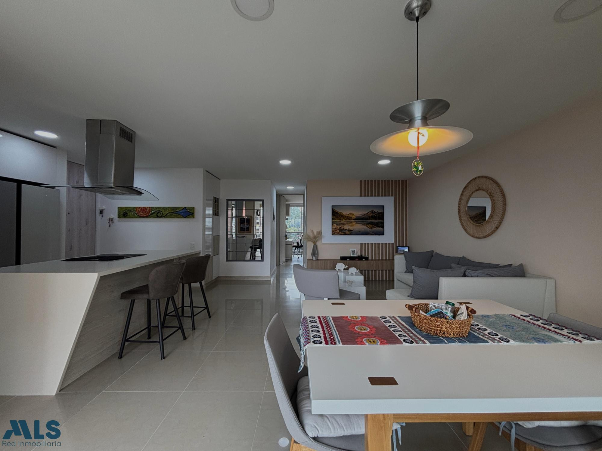 APARTAMENTO CON UNA VISTA Y UBICACION INIGUALABLES medellin - loma cola del zorro