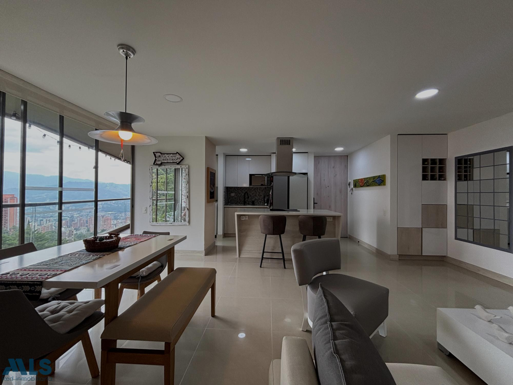 APARTAMENTO CON UNA VISTA Y UBICACION INIGUALABLES medellin - loma cola del zorro