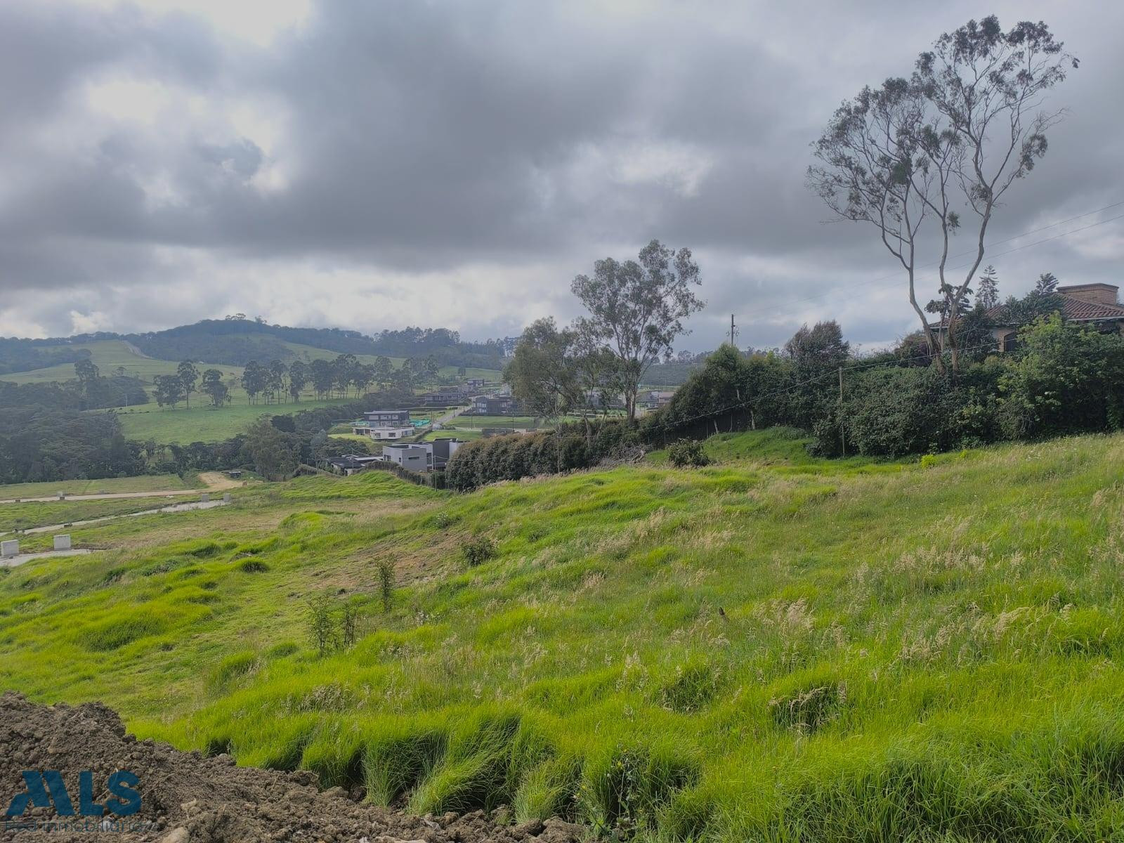 Lote en parcelación en Palmas, sector exclusivo envigado - alto de las palmas