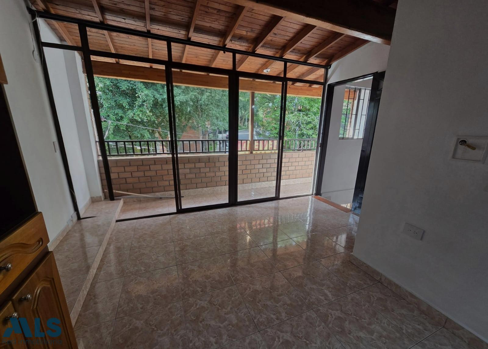 Apartamento en El Trianón, Envigado, ubicado en zona plana. envigado - el trianon