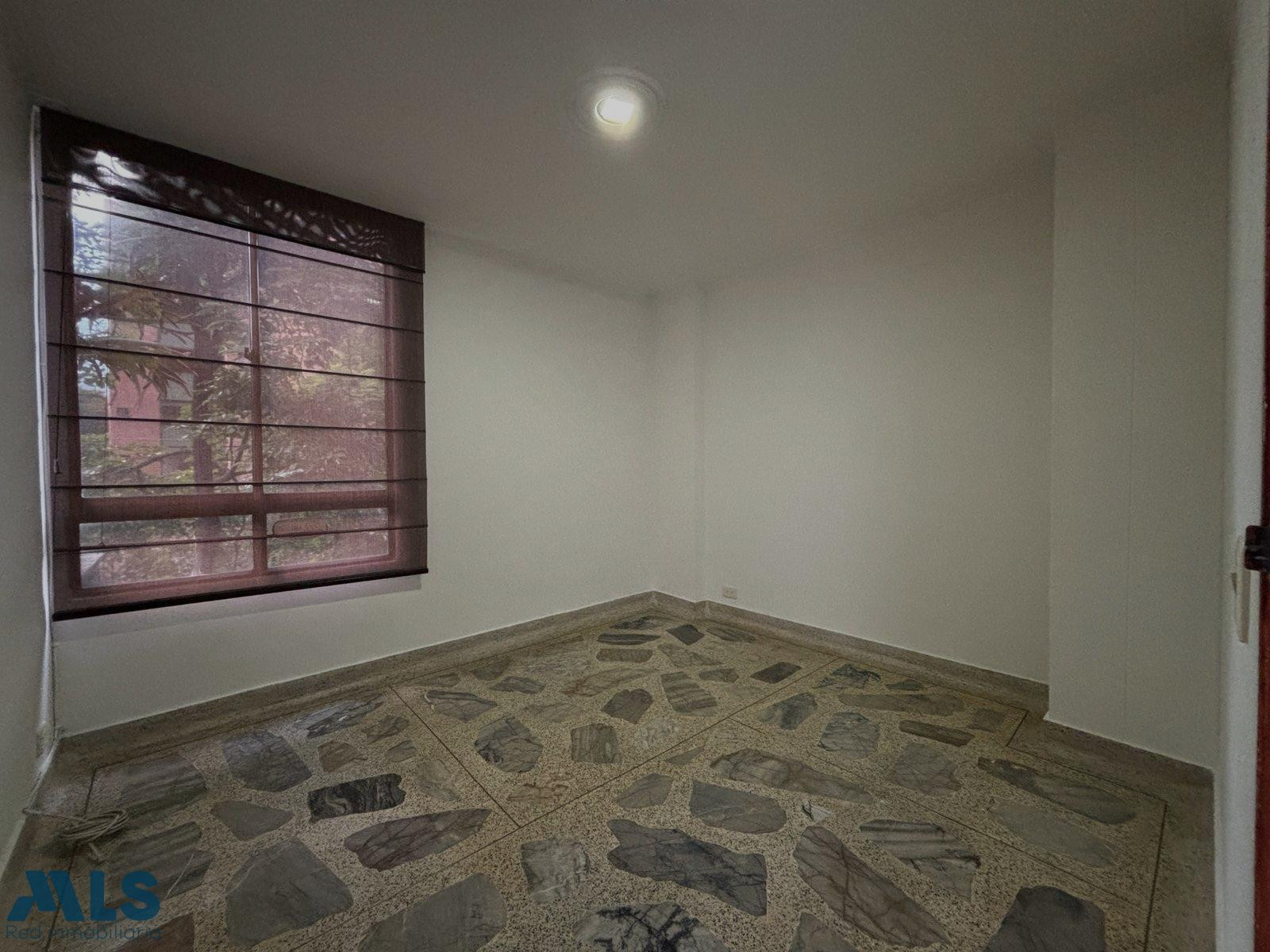 Excelente apartamento para remodelar en el corazón de Laureles medellin - santa teresita