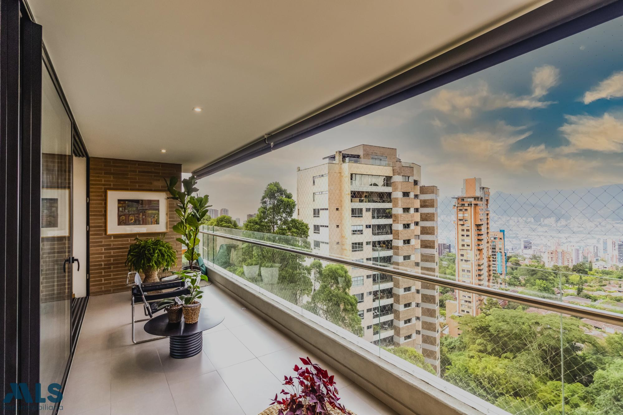 Venta apartamento en exclusiva unidad residencial medellin - loma cola del zorro