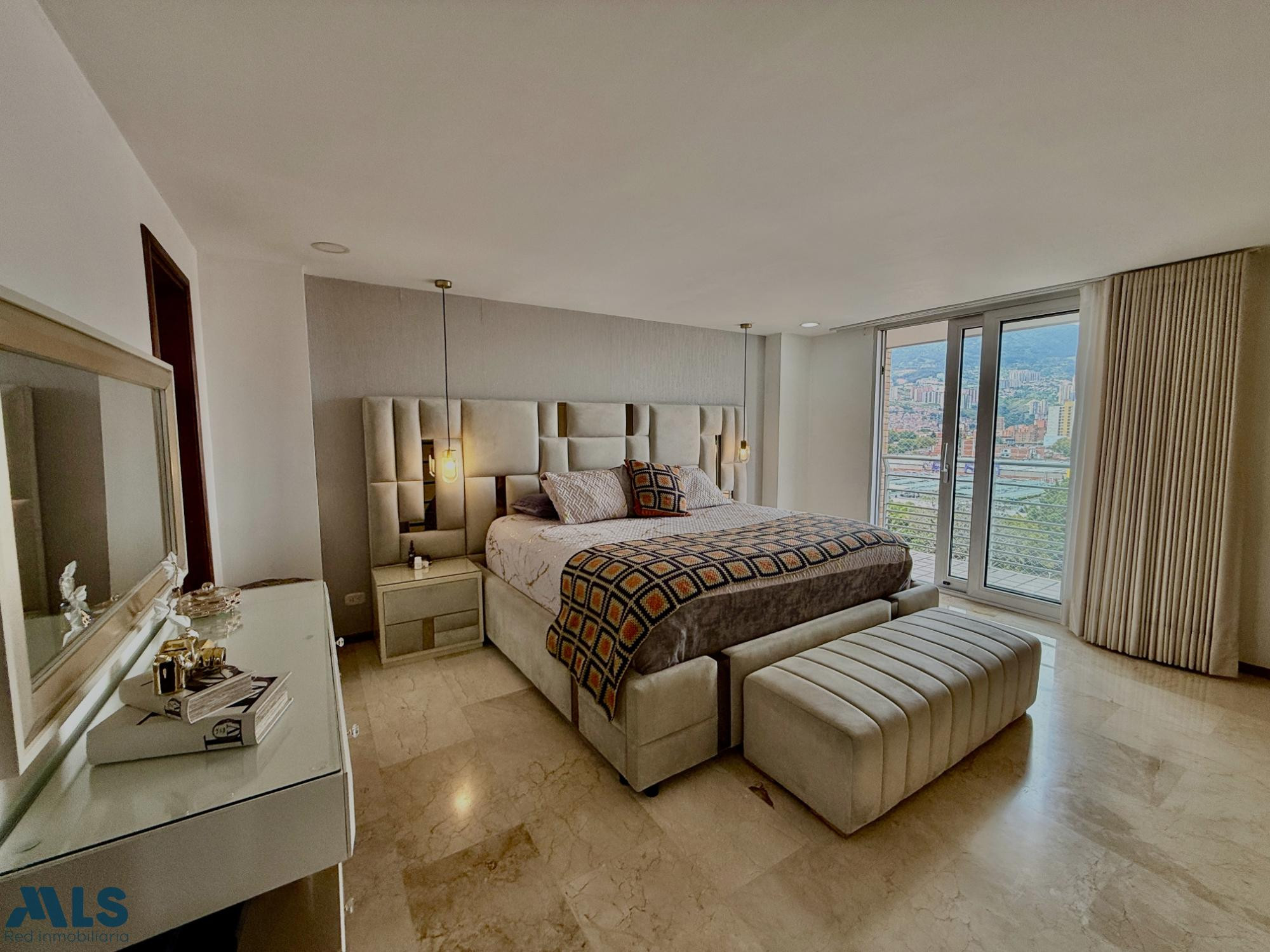 Apartamento triplex con terraza en Laureles medellin - estadio