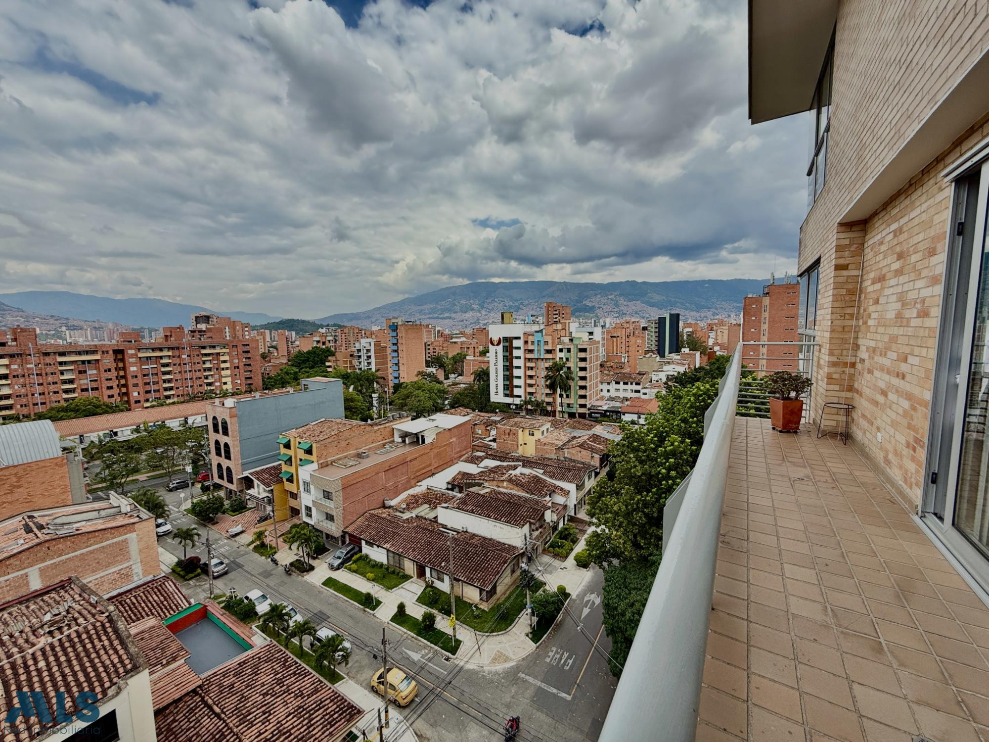 Apartamento triplex con terraza en Laureles medellin - estadio