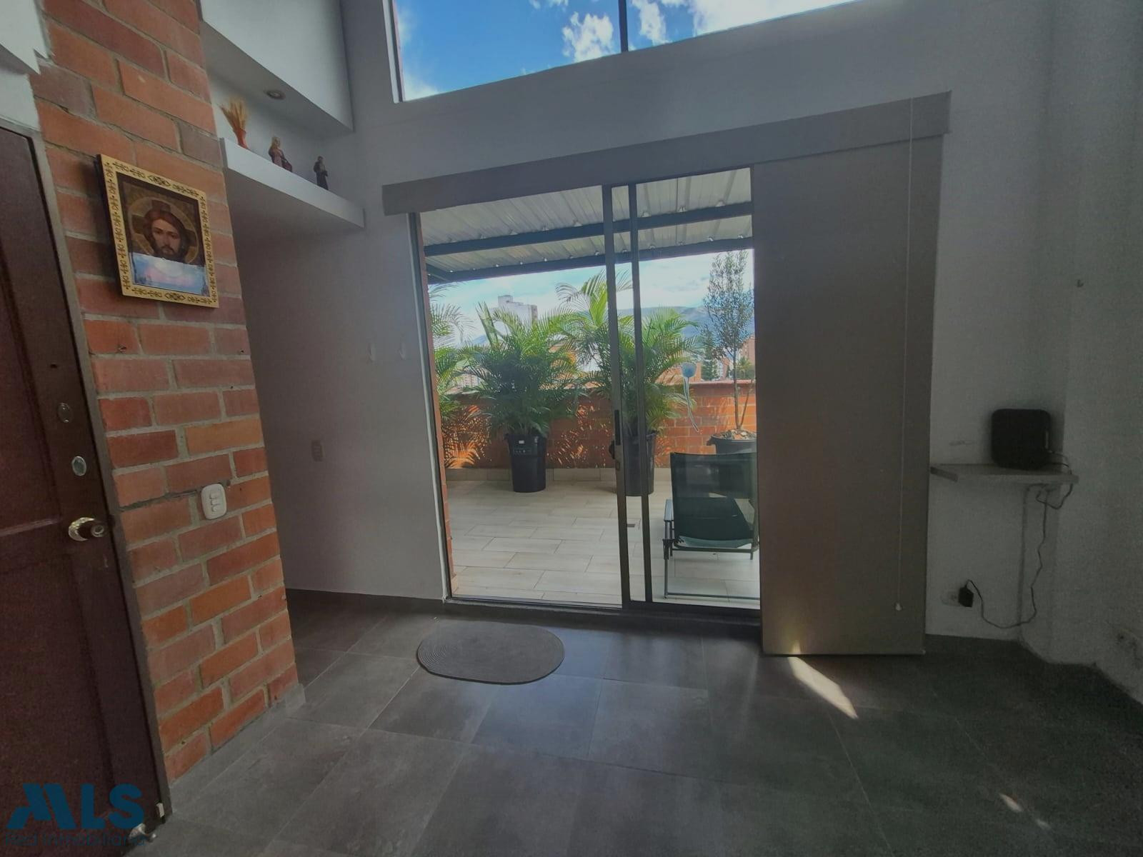 aparta estudio con terraza y jacuzzi privado medellin - la floresta