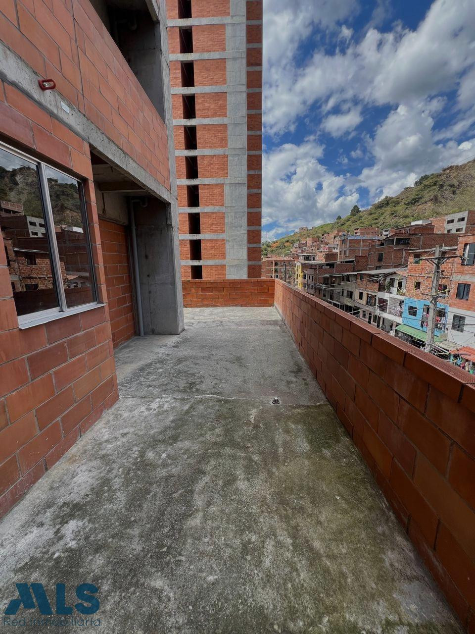 Apartamento en obra gris, con dos alcobas y amplia terraza. bello - calle vieja