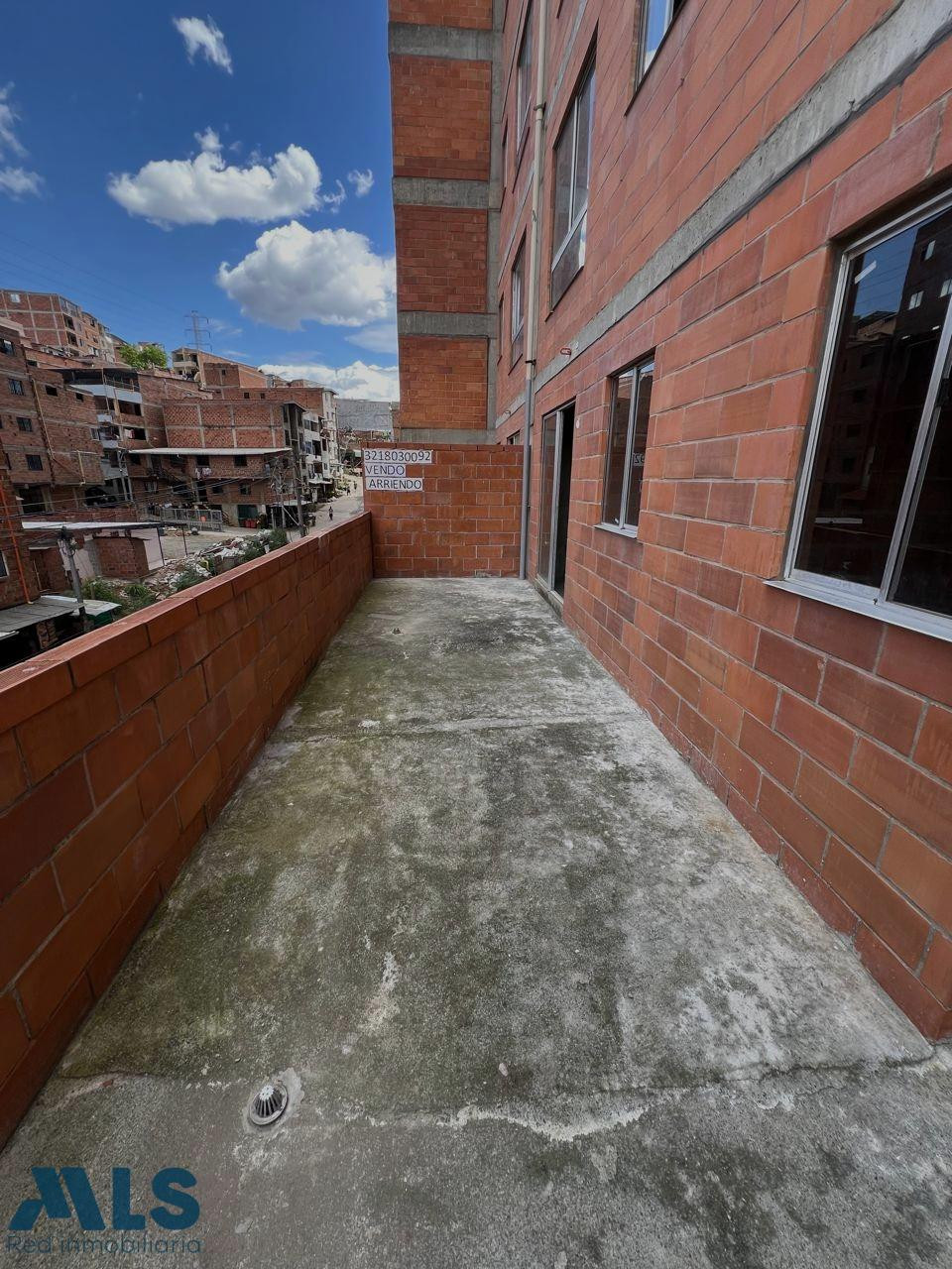 Apartamento en obra gris, con dos alcobas y amplia terraza. bello - calle vieja