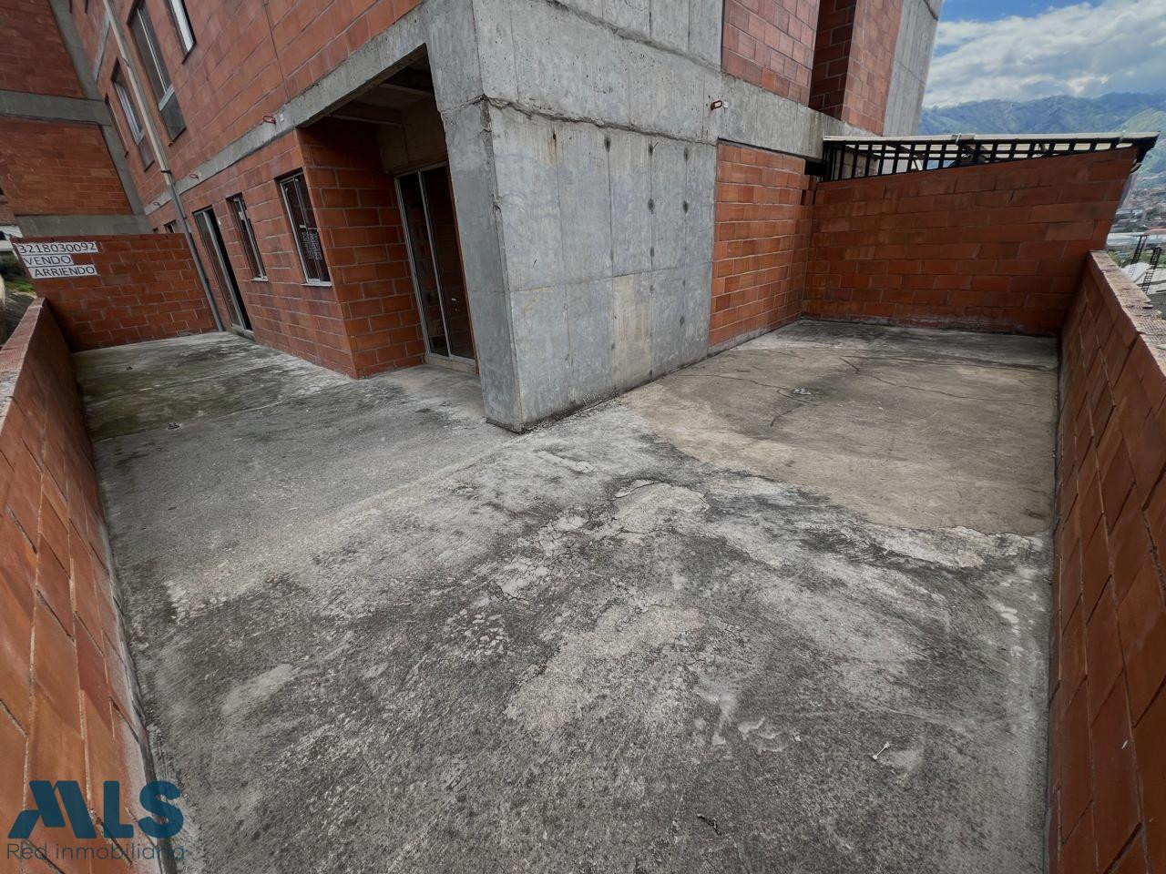 Apartamento en obra gris, con dos alcobas y amplia terraza. bello - calle vieja