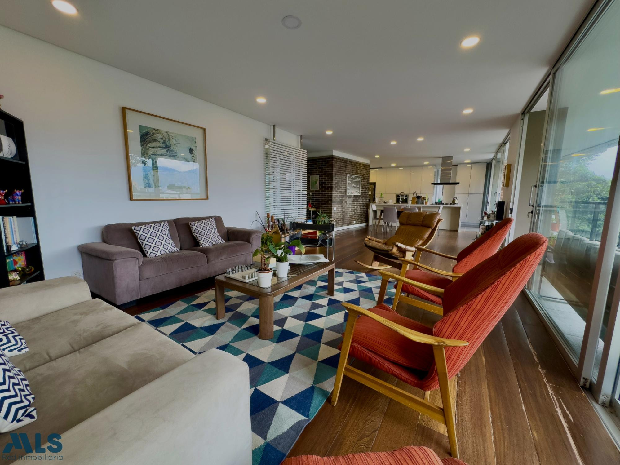 Espacios generosos en ubicación inmejorable. Alejandria. medellin - alejandria