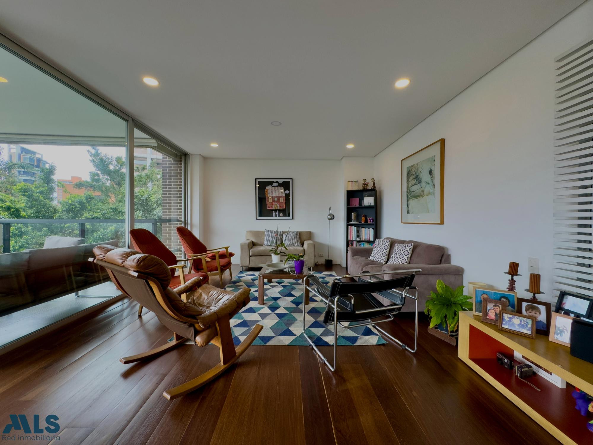 Espacios generosos en ubicación inmejorable. Alejandria. medellin - alejandria