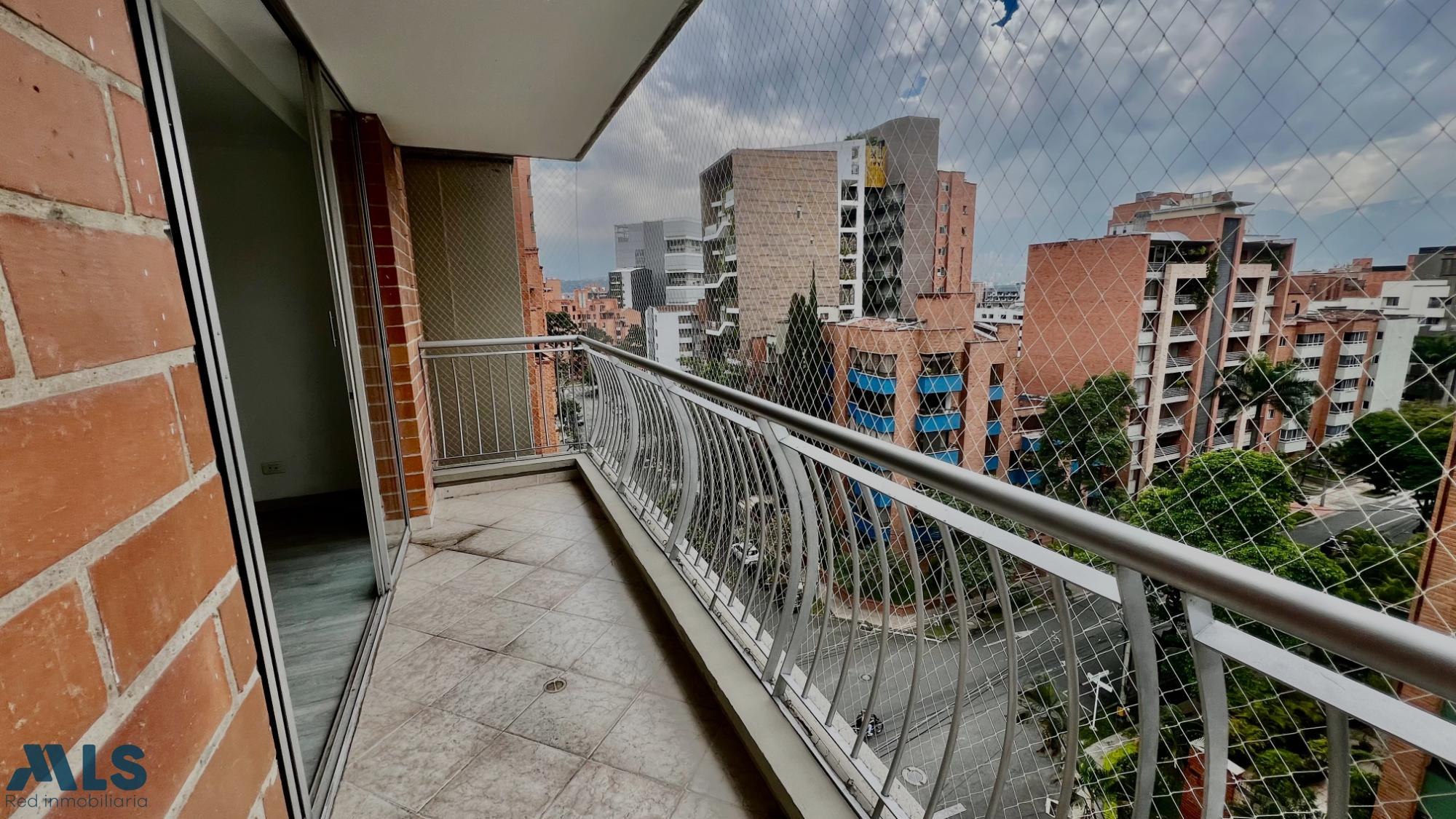 Apartamento en exclusivo sector de laureles medellin - santa teresita