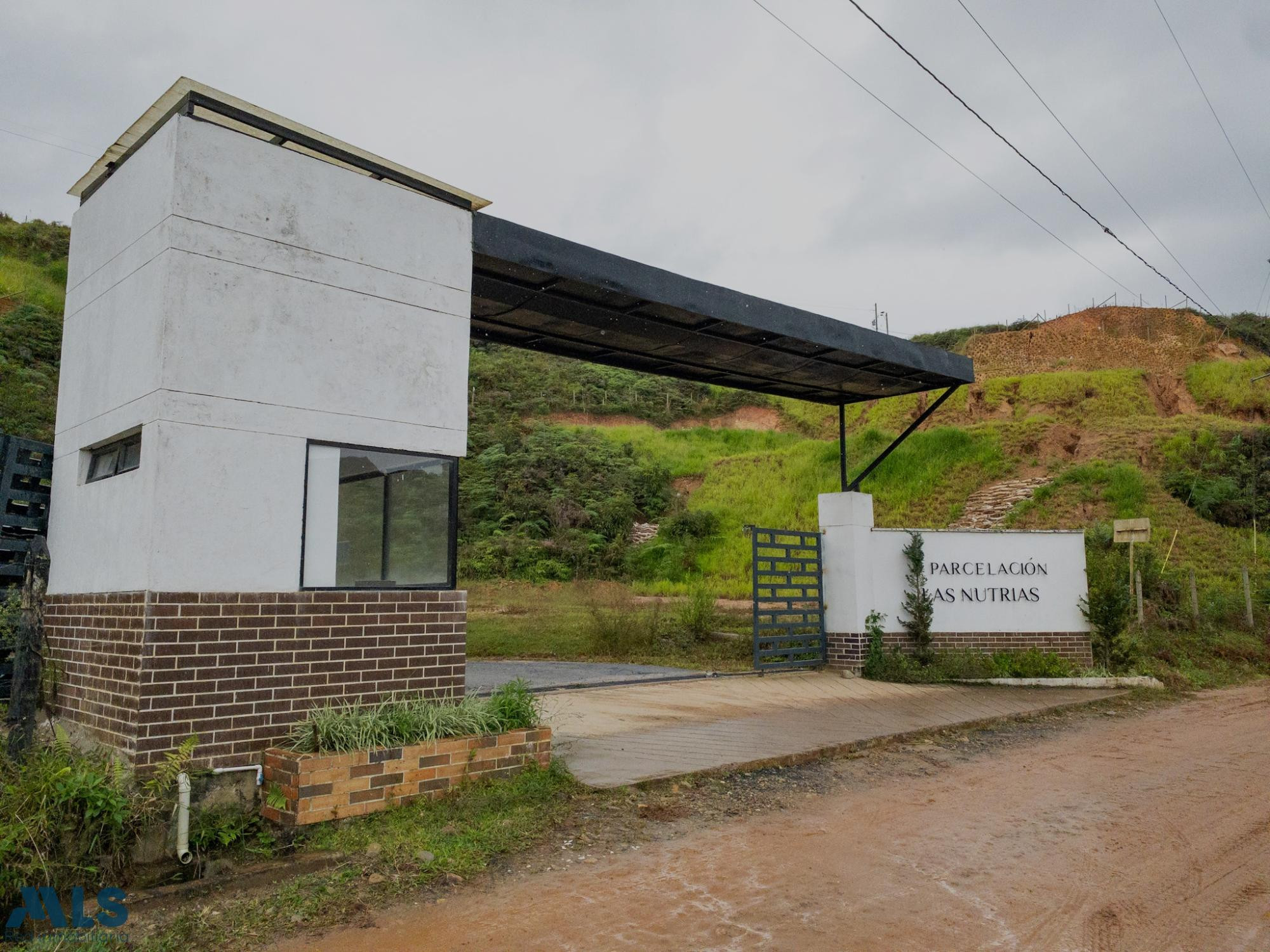 Excelente oportunidad para la casa de tus sueños gomez-plata - vereda la clara