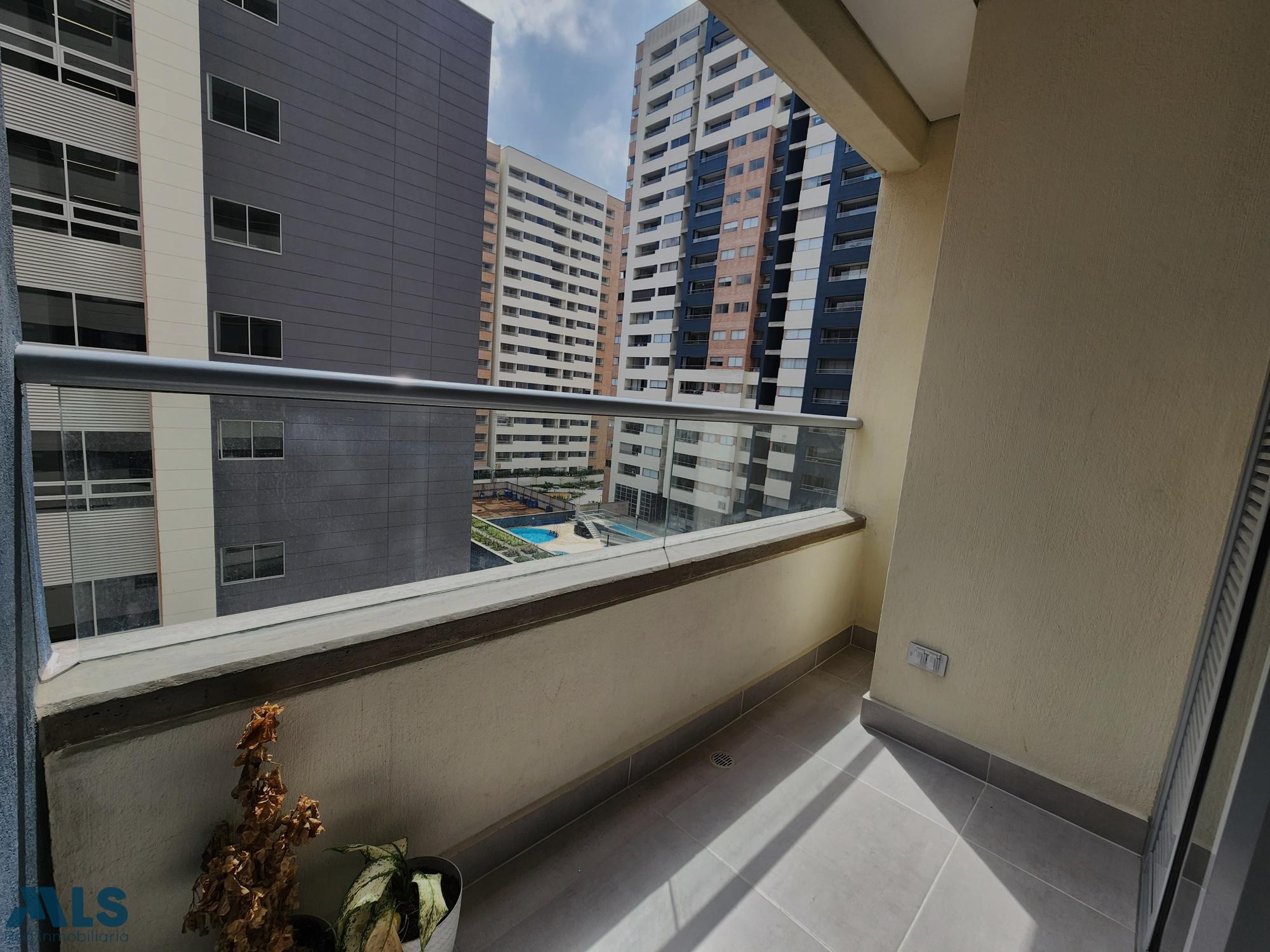 En unidad completa y zona plana con todos los servicios a la mano. medellin - ciudad del rio