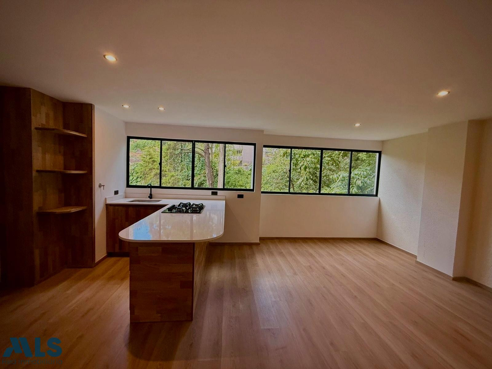 Completamente remodelado en excelente ubicación. medellin - el tesoro