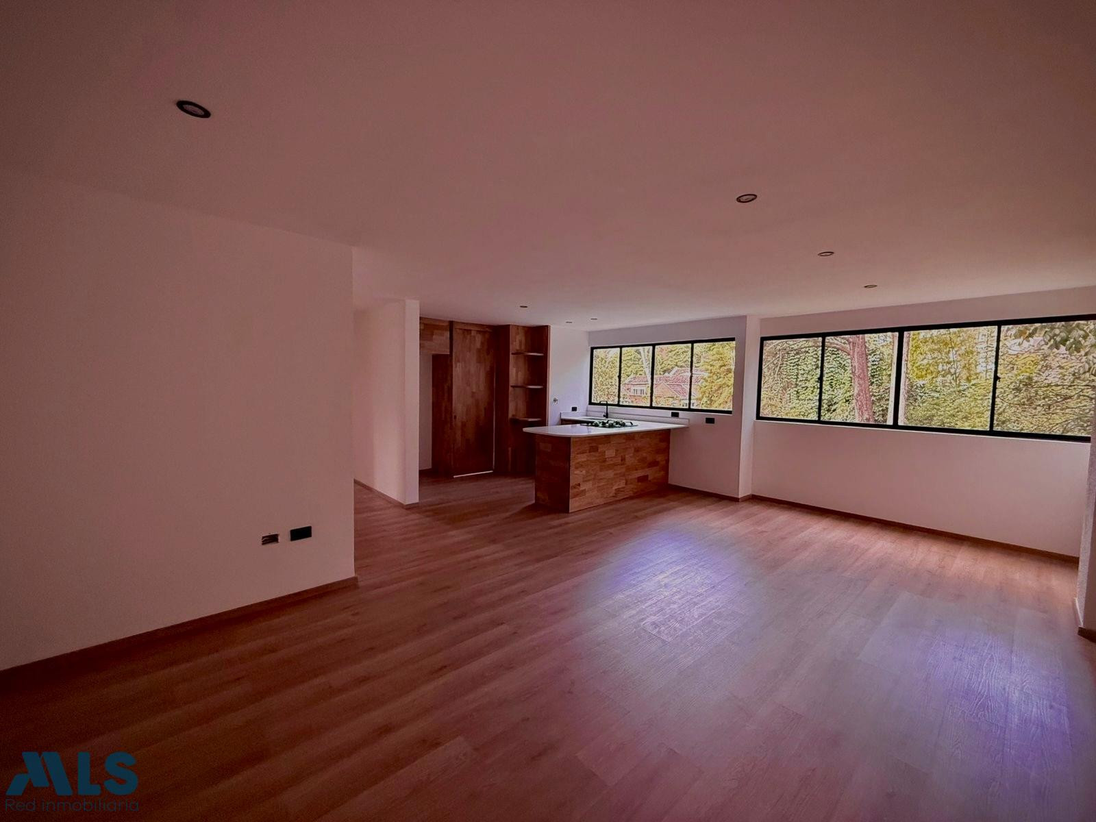 Completamente remodelado en excelente ubicación. medellin - el tesoro