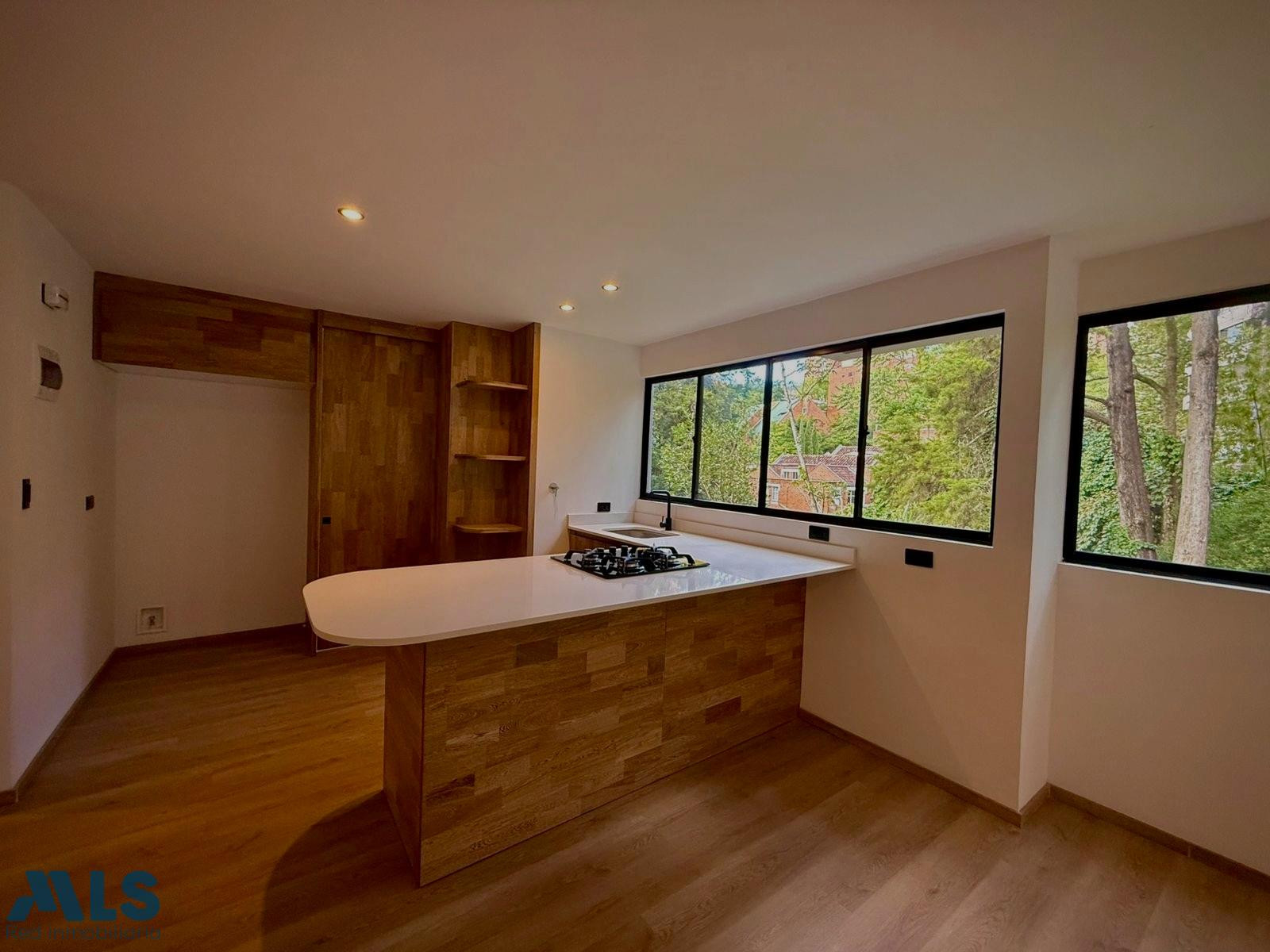 Completamente remodelado en excelente ubicación. medellin - el tesoro