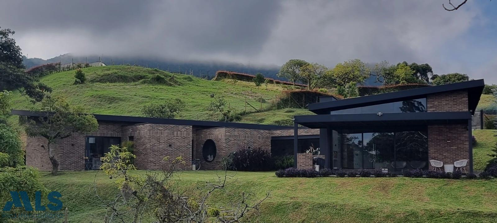 Casa moderna de un solo nivel en exclusiva parcelación de la ceja la-ceja - v el yarumo