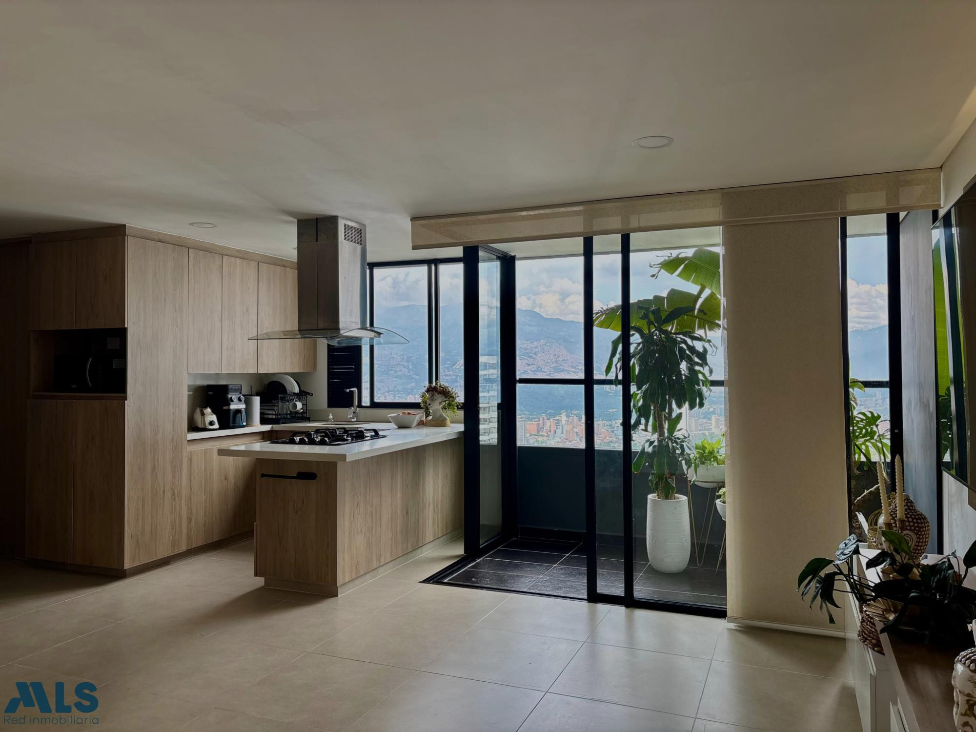 Espectacular apartamento con vista a la ciudad medellin - las palmas