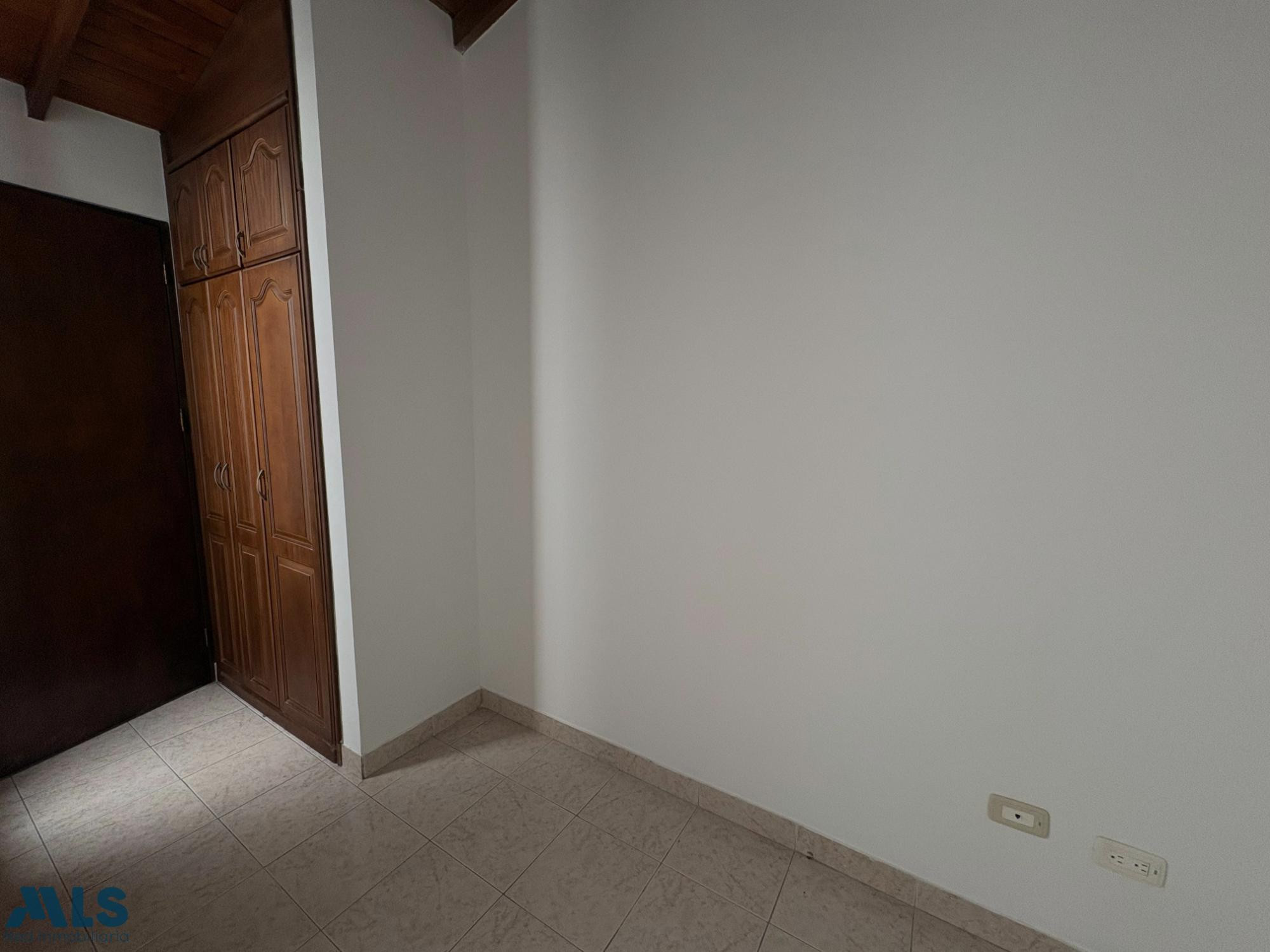 Casa unifamiliar en venta robledo la campiña de 2 niveles medellin - robledo