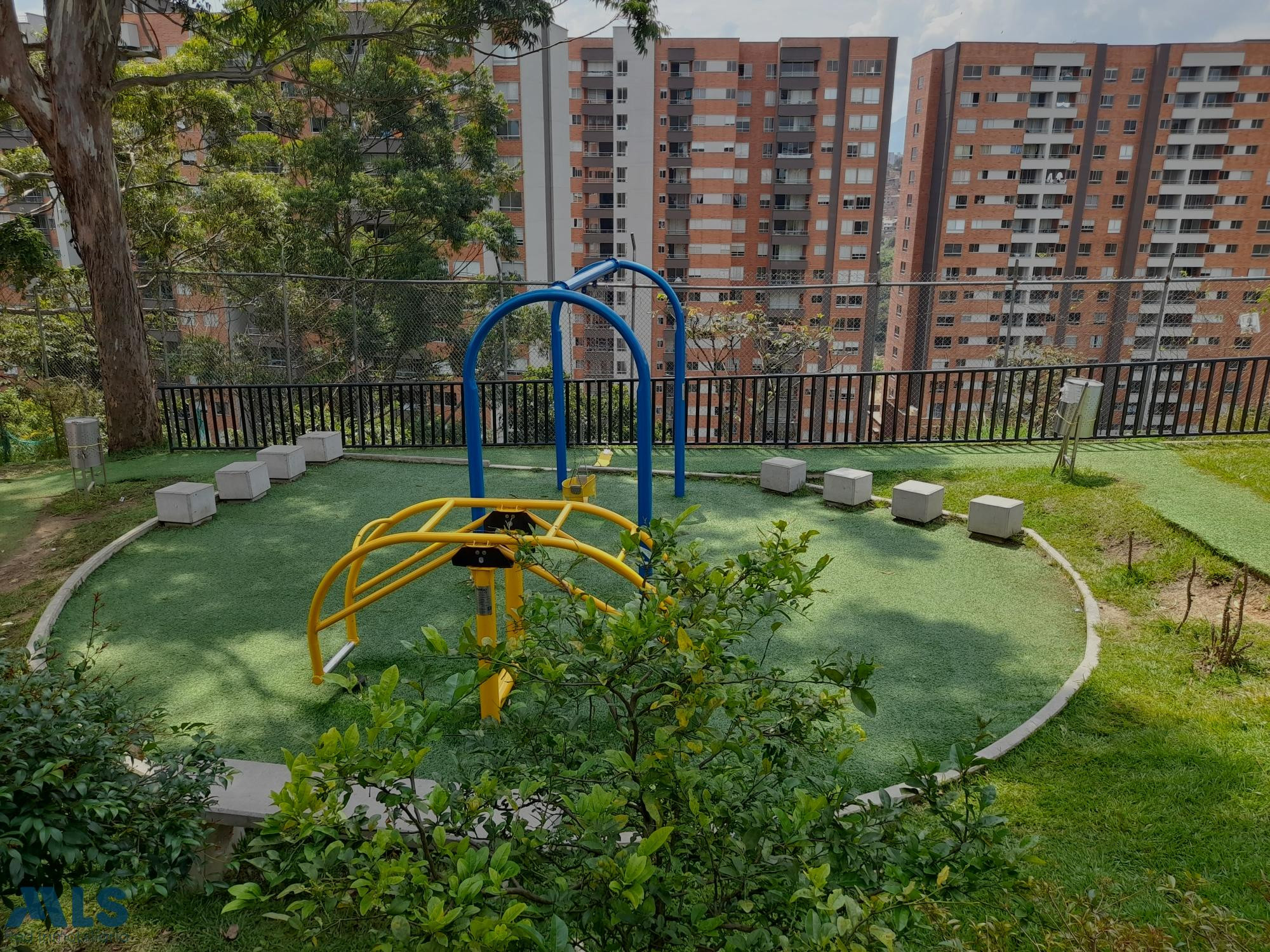 Venta de casa segundo y tercer piso en la colinita medellin - la colina