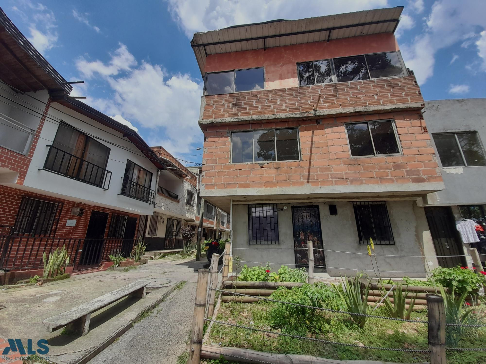 Venta de casa segundo y tercer piso en la colinita medellin - la colina