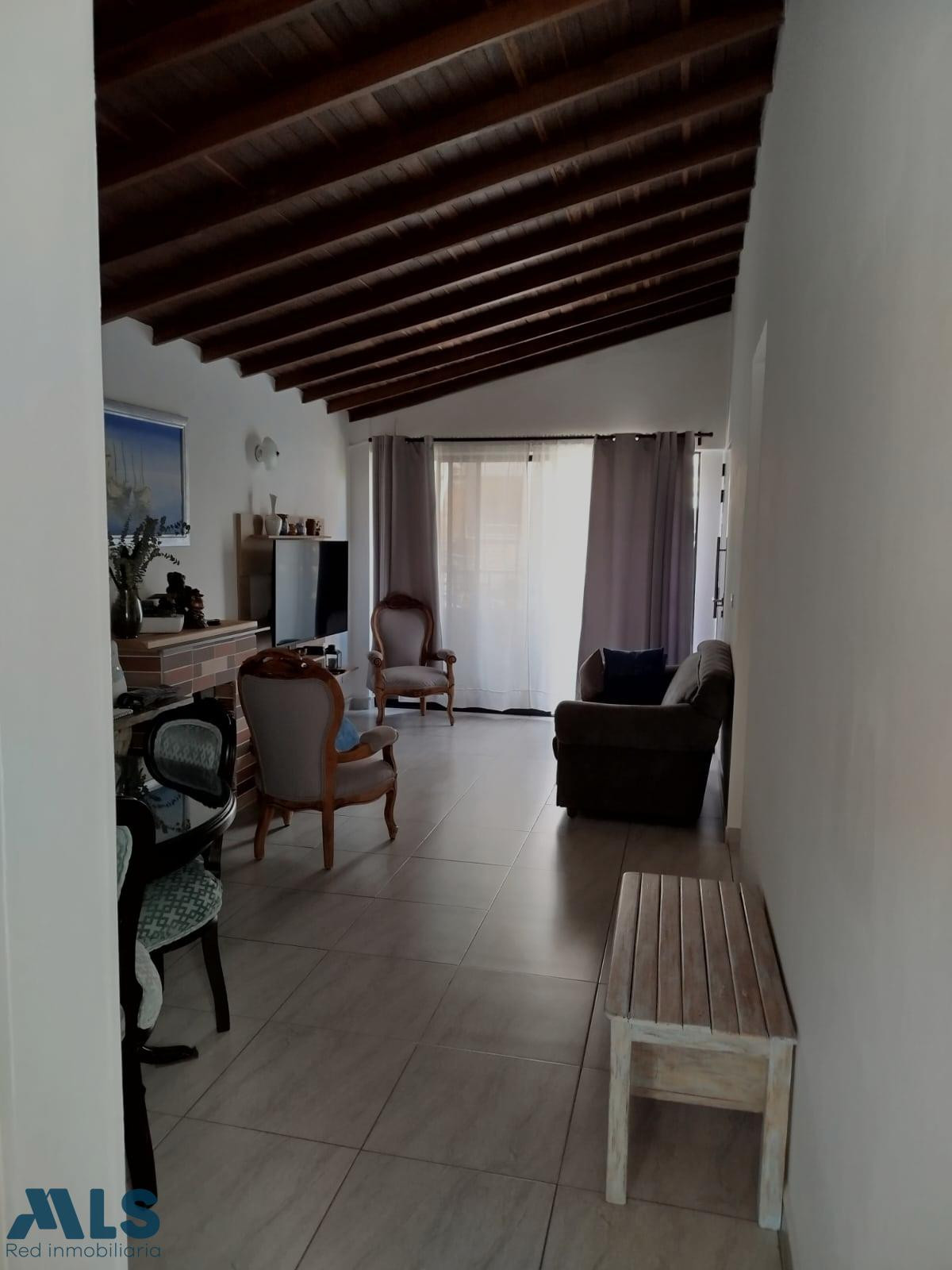 Apartamento remodelado. itagui - independencia