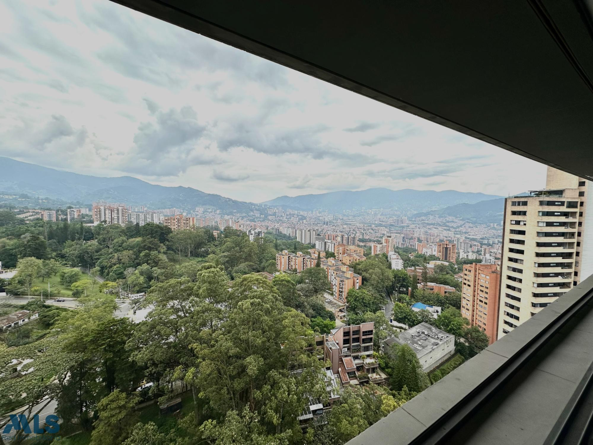 Apto POBLADO SAN LUCAS PISO ALTO, con vista sin registro medellin - san lucas