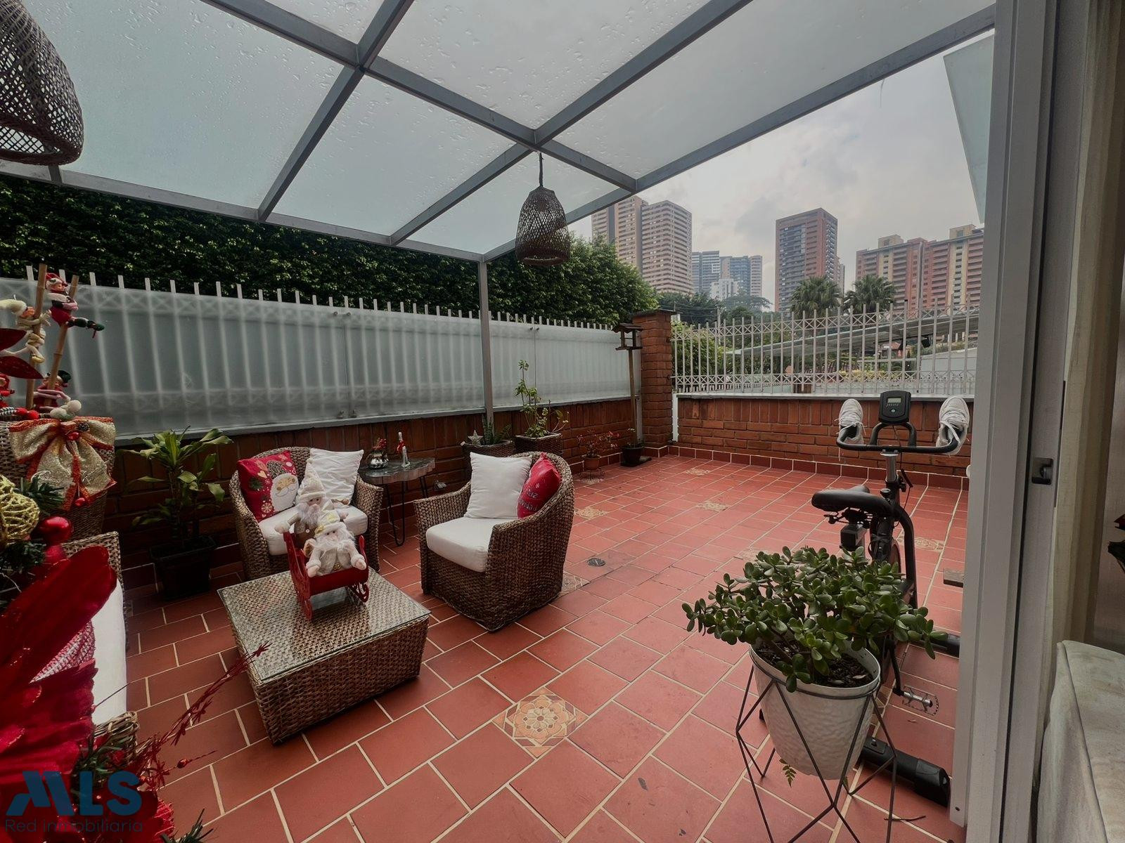 APARTAMENTO DUPLEX CERCA AL CC TESORO medellin - los naranjos