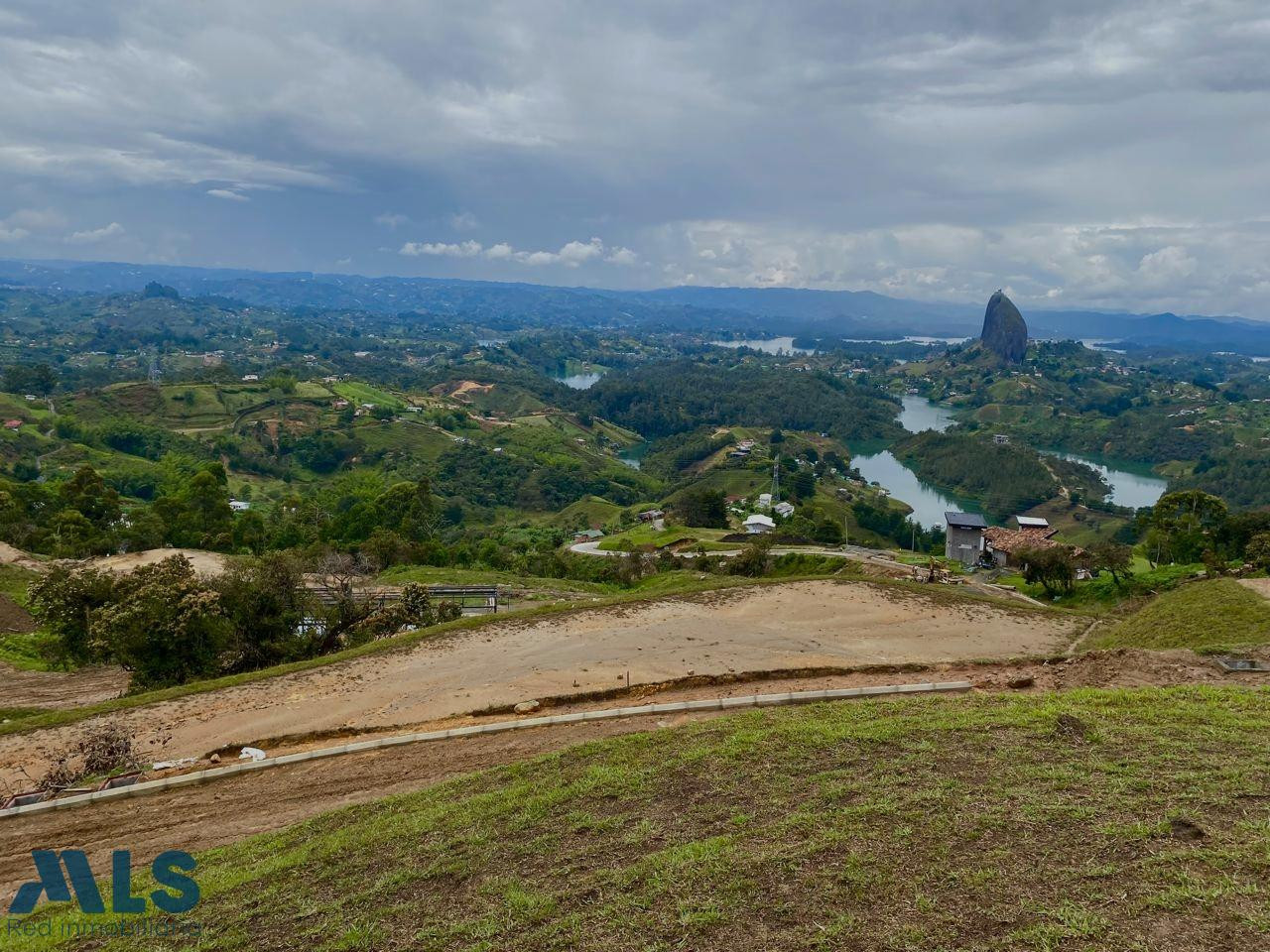 Lote en parcelación con gran altura, vista a piedra del Peñol guatape - v alto verde
