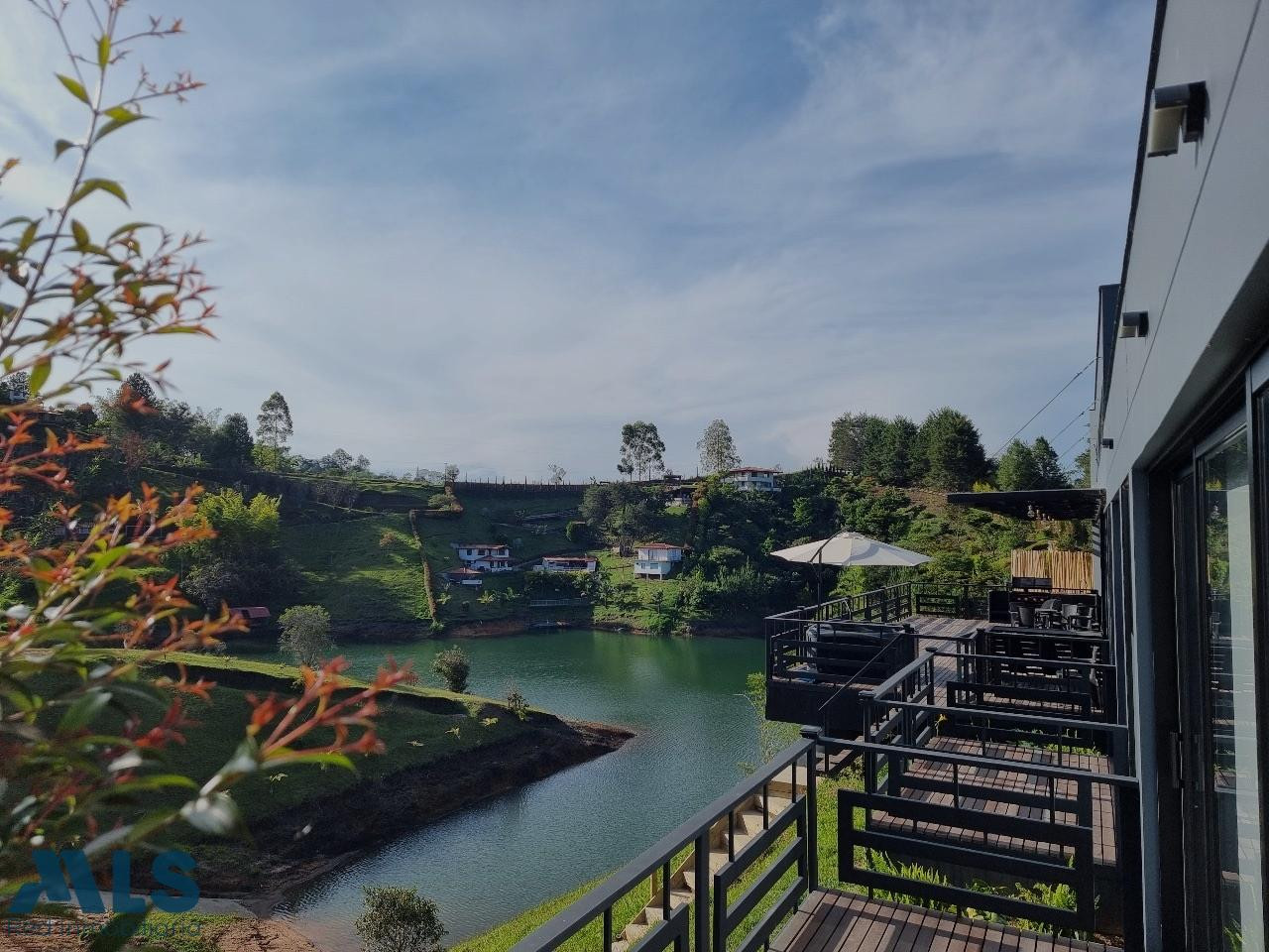 El lujo, la tranquilidad y las mejores vistas del Peñol guatape - la piedra