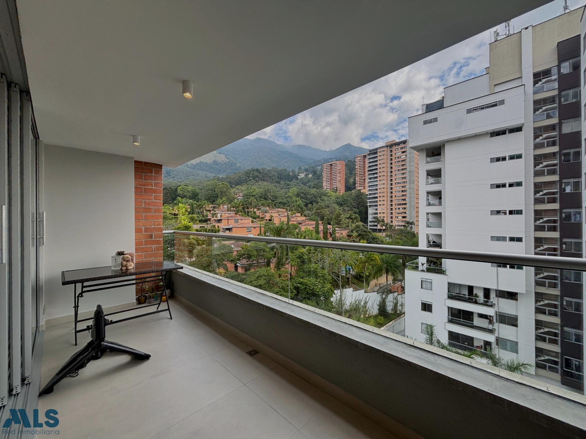 HERMOSO APARTAMENTO TOTALMENTE REMODELADO medellin - la calera