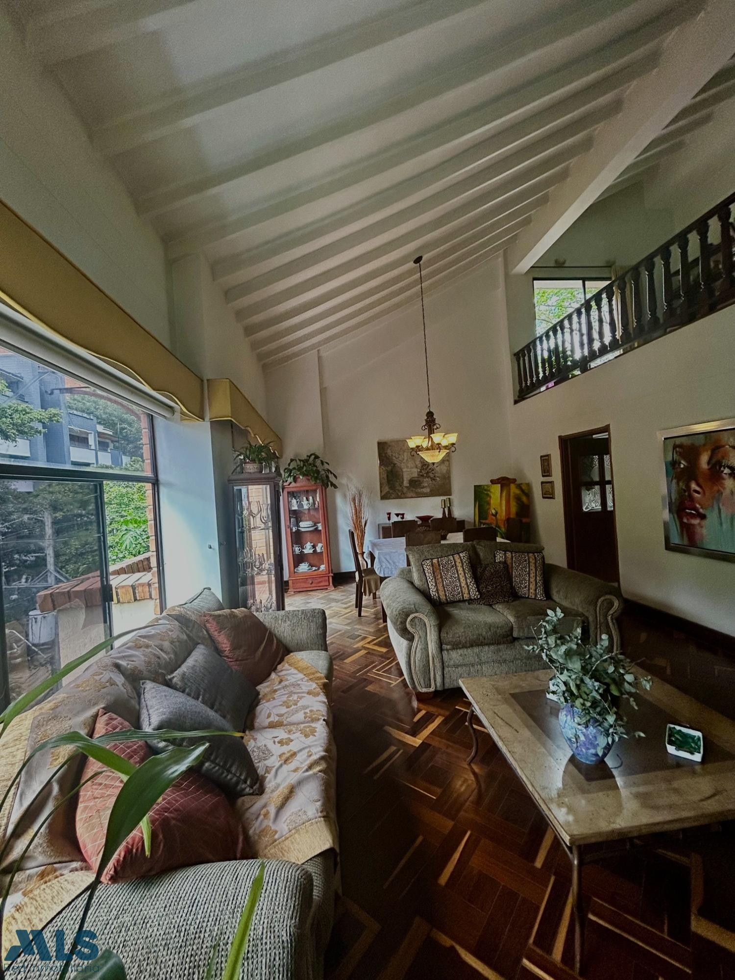 Amplio, 2 pisos con potencial para remodelar medellin - asomadera 2