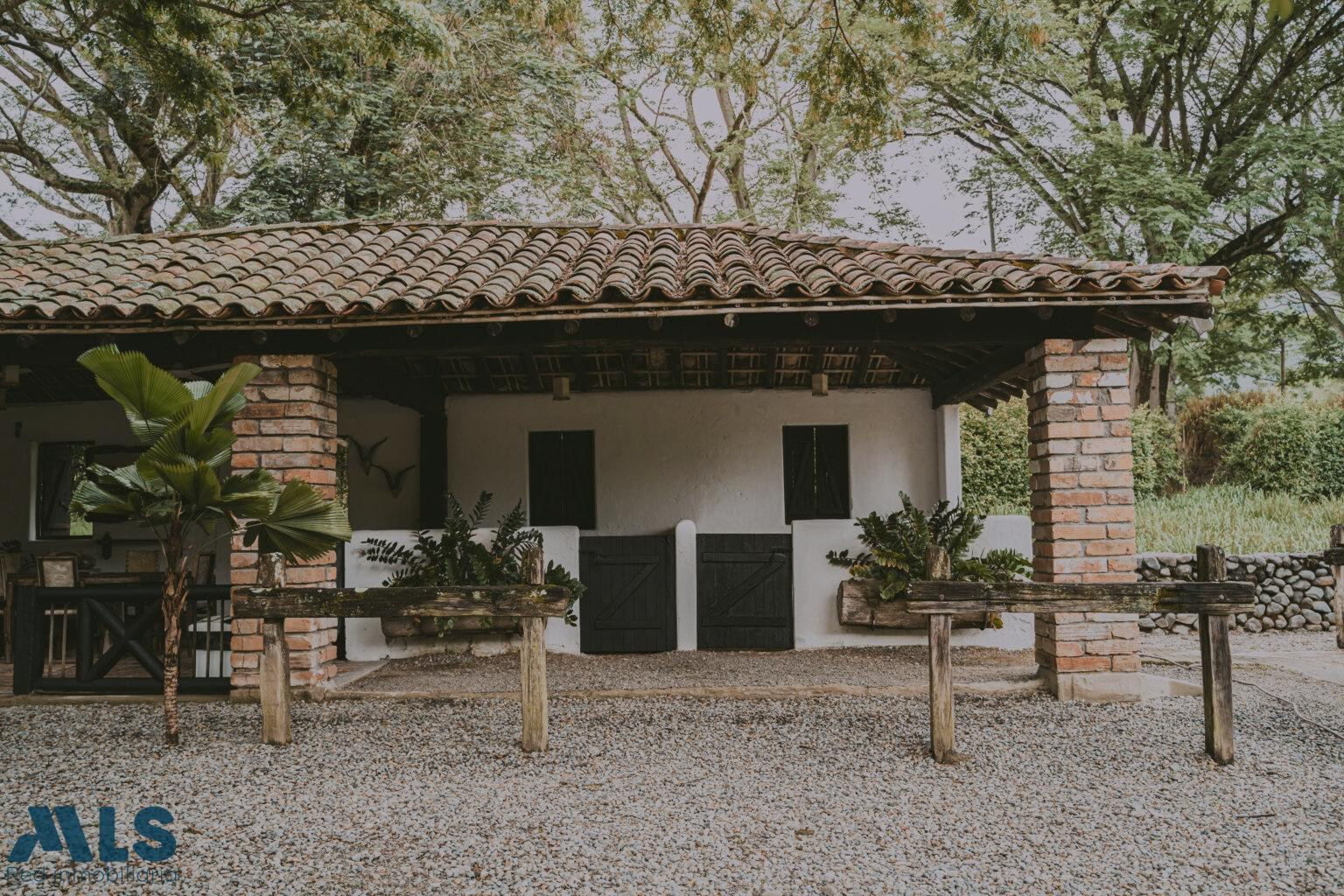 Hermoso lote en Hacienda Santa Clara bolombolo - c bolombolo