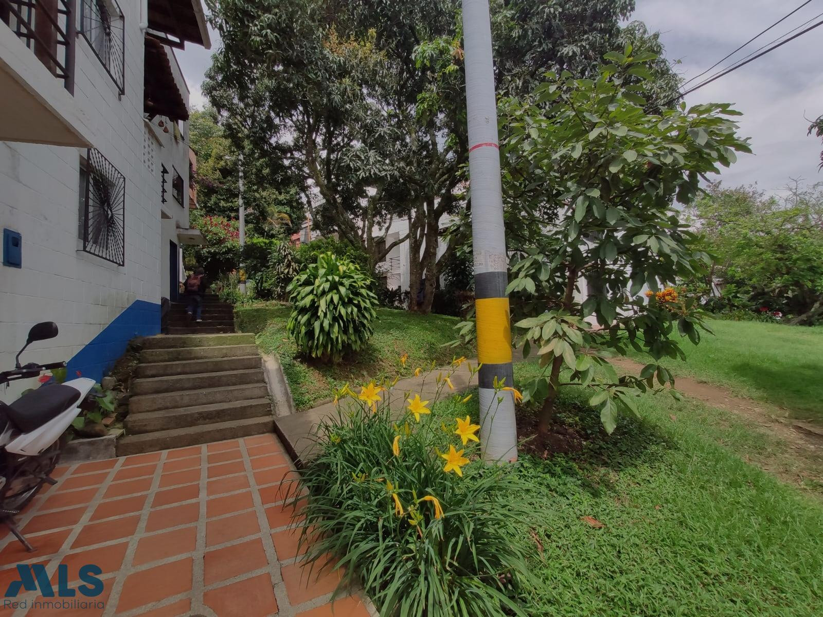 Casa de 4 niveles en venta Robledo La Campiña medellin - robledo
