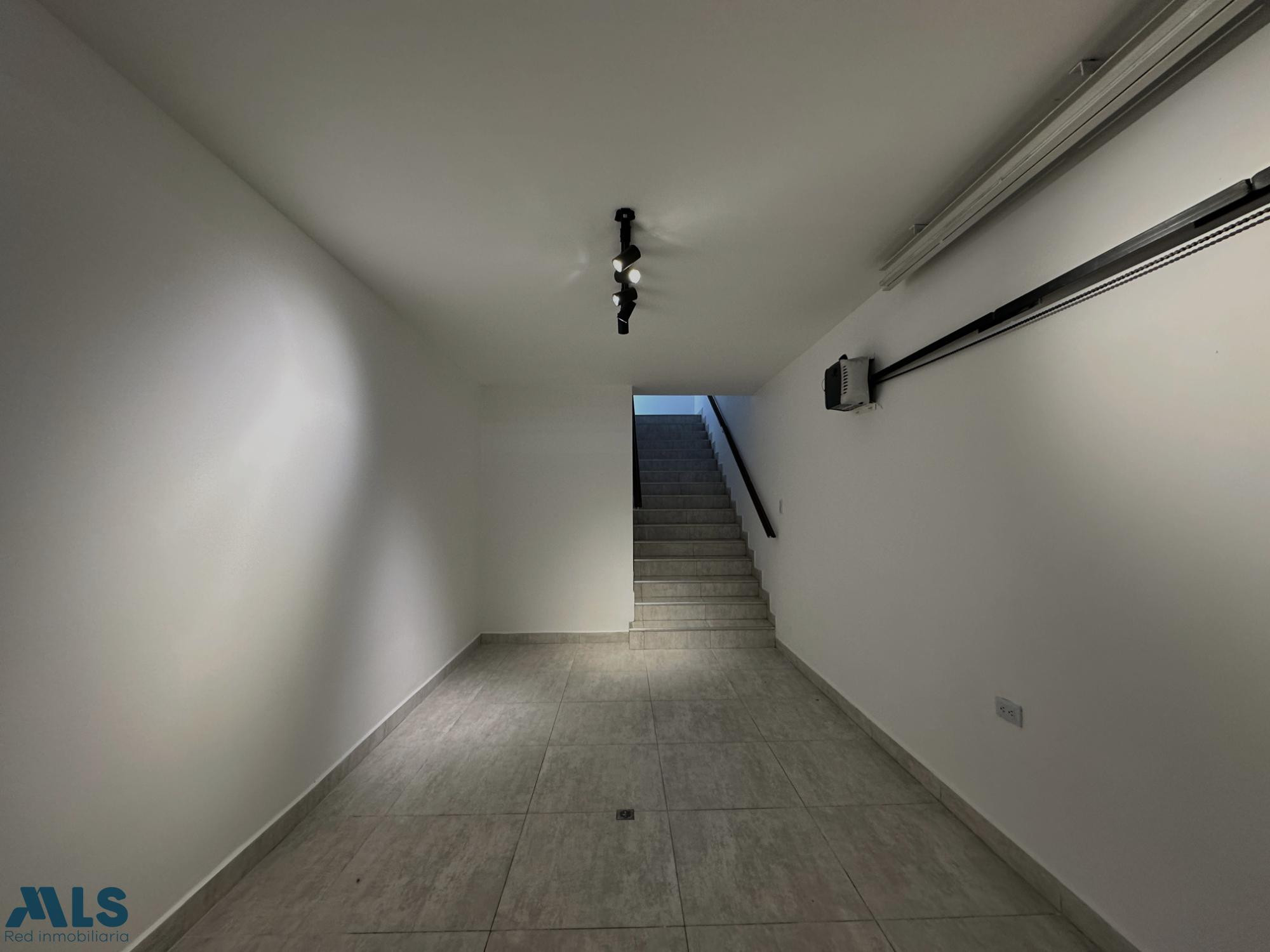 VENTA DE CASA EN LOS COLORES CON GRANDES ESPACIOS medellin - los colores