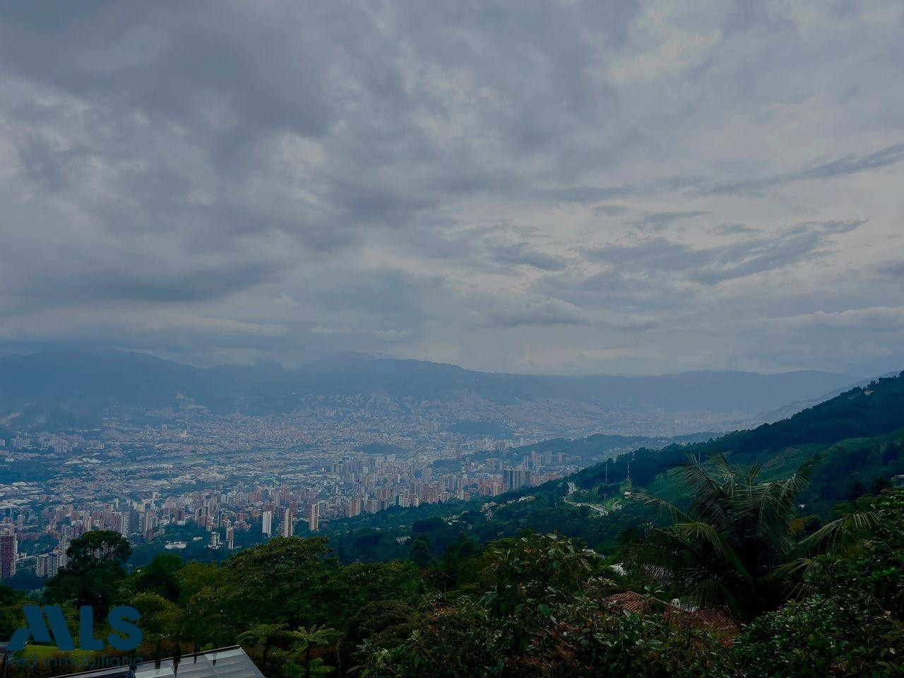 Espectacular casa con vista increíble a la ciudad! medellin - el poblado