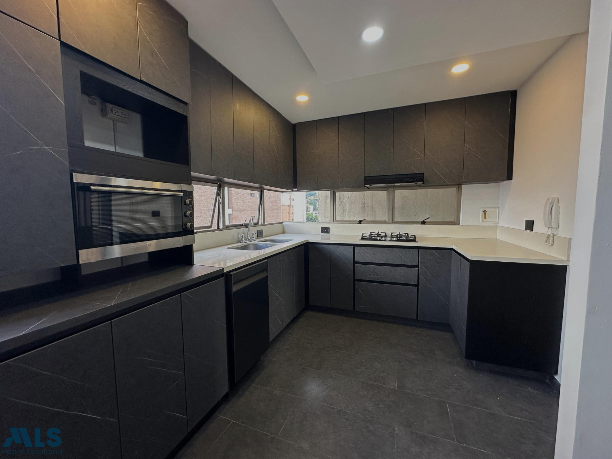 Hermosa vista y sector tranquilo en los parra medellin - loma de los parra