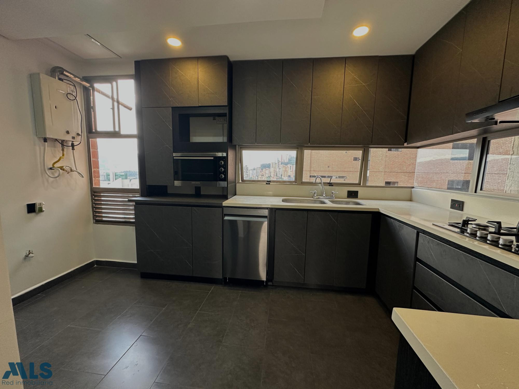 Hermosa vista y sector tranquilo en los parra medellin - loma de los parra