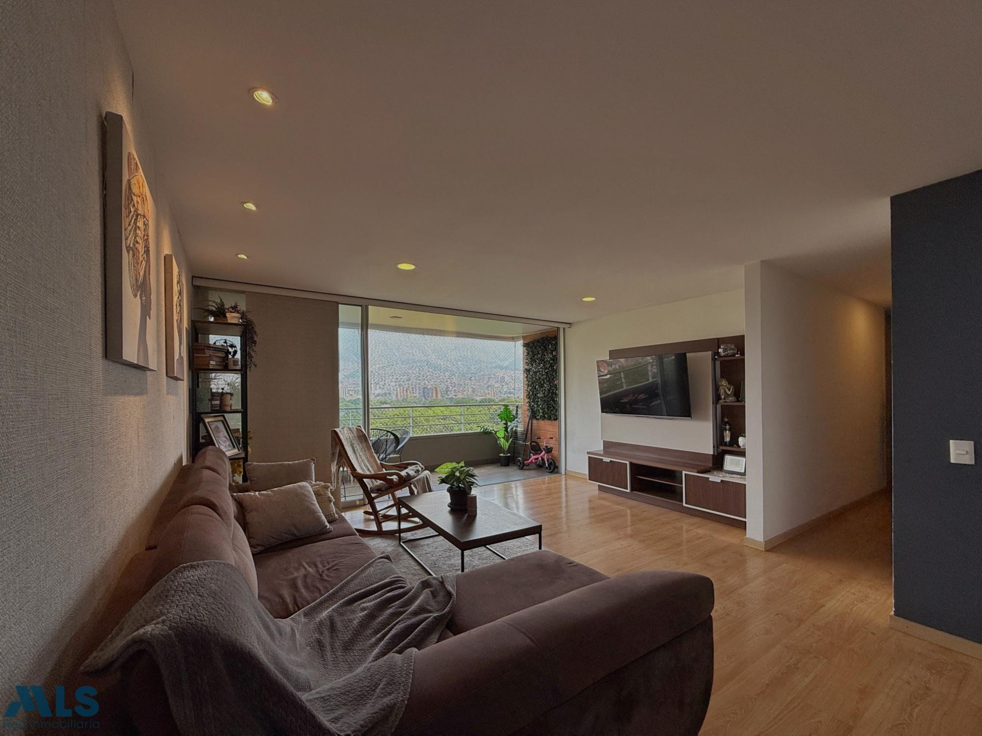 Moderno y amplio apartamento en los Colores medellin - los colores