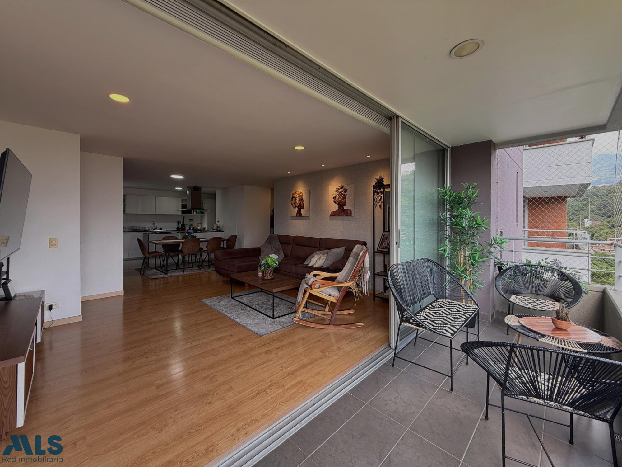 Moderno y amplio apartamento en los Colores medellin - los colores