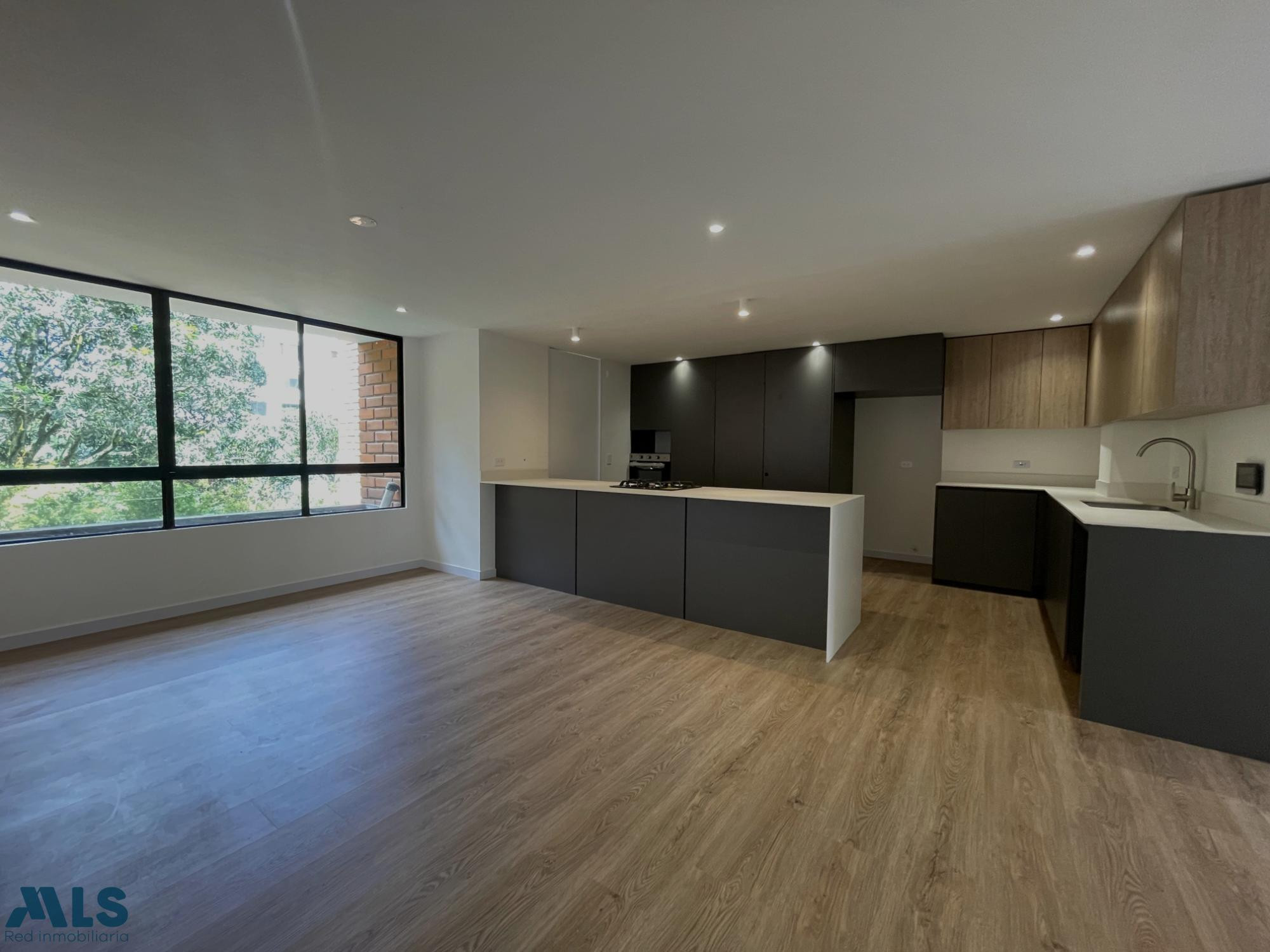 HERMOSO APARTAMENTO, REMODELADO, CERCA A TODO! medellin - alejandria