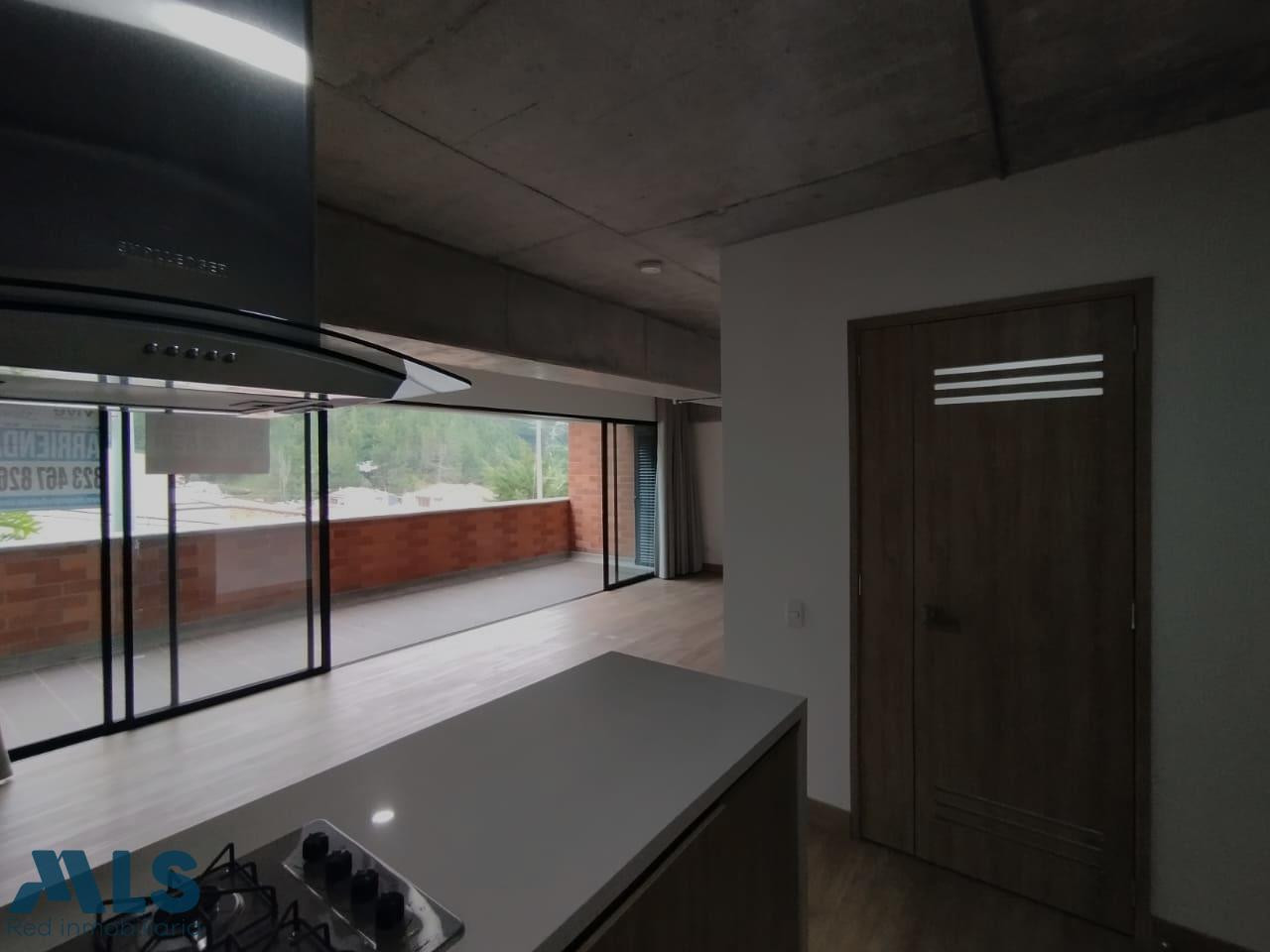 Moderno apartaloft con diseño estilo industrial el-retiro - puro cuero