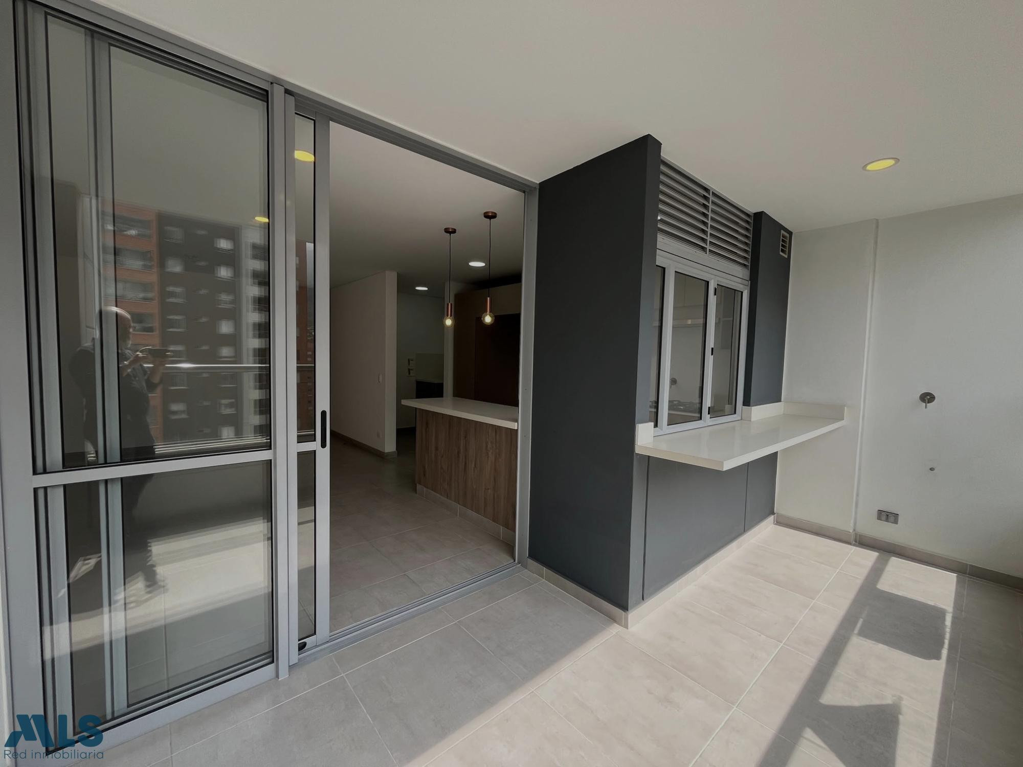 Moderno apartamento 2 alcobas con baño piso alto envigado - loma de los mesa