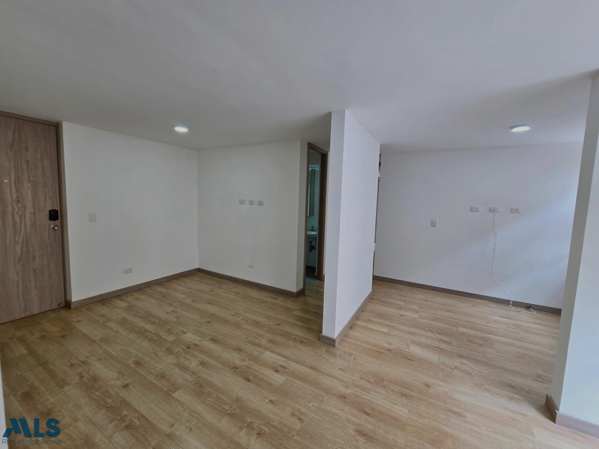 Espacios con muy buena distribución e iluminación. envigado - las antillas