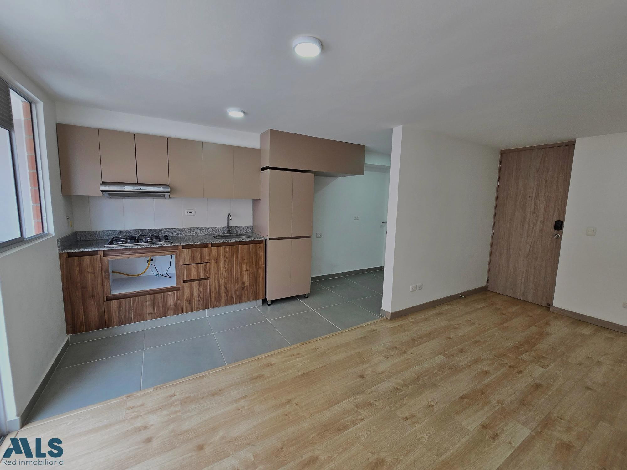 Espacios con muy buena distribución e iluminación. envigado - las antillas