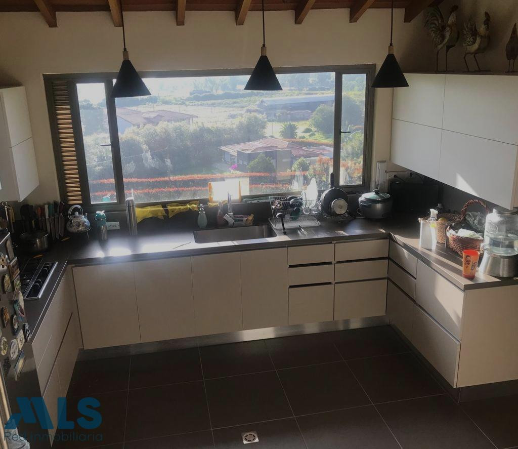 casa nien ubicada y amplios espacion rionegro - v el tablazo