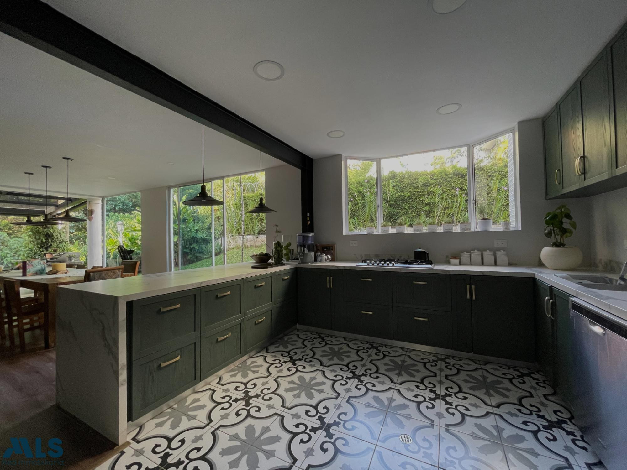 CASA REMODELADA, GRAN JARDIN,SAN LUCAS medellin - san lucas